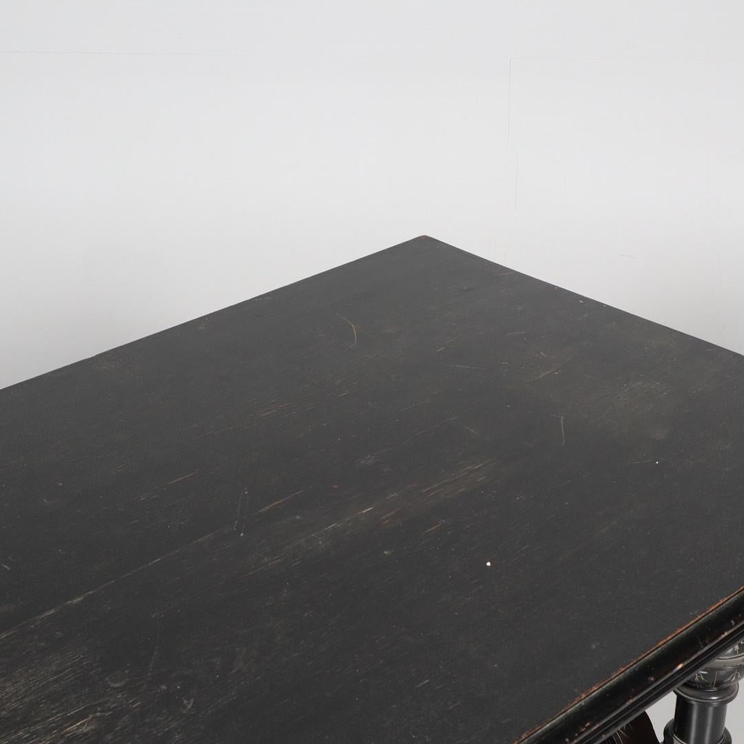 Fin du XIXe siècle Table centrale de bureau style Renaissance en vente