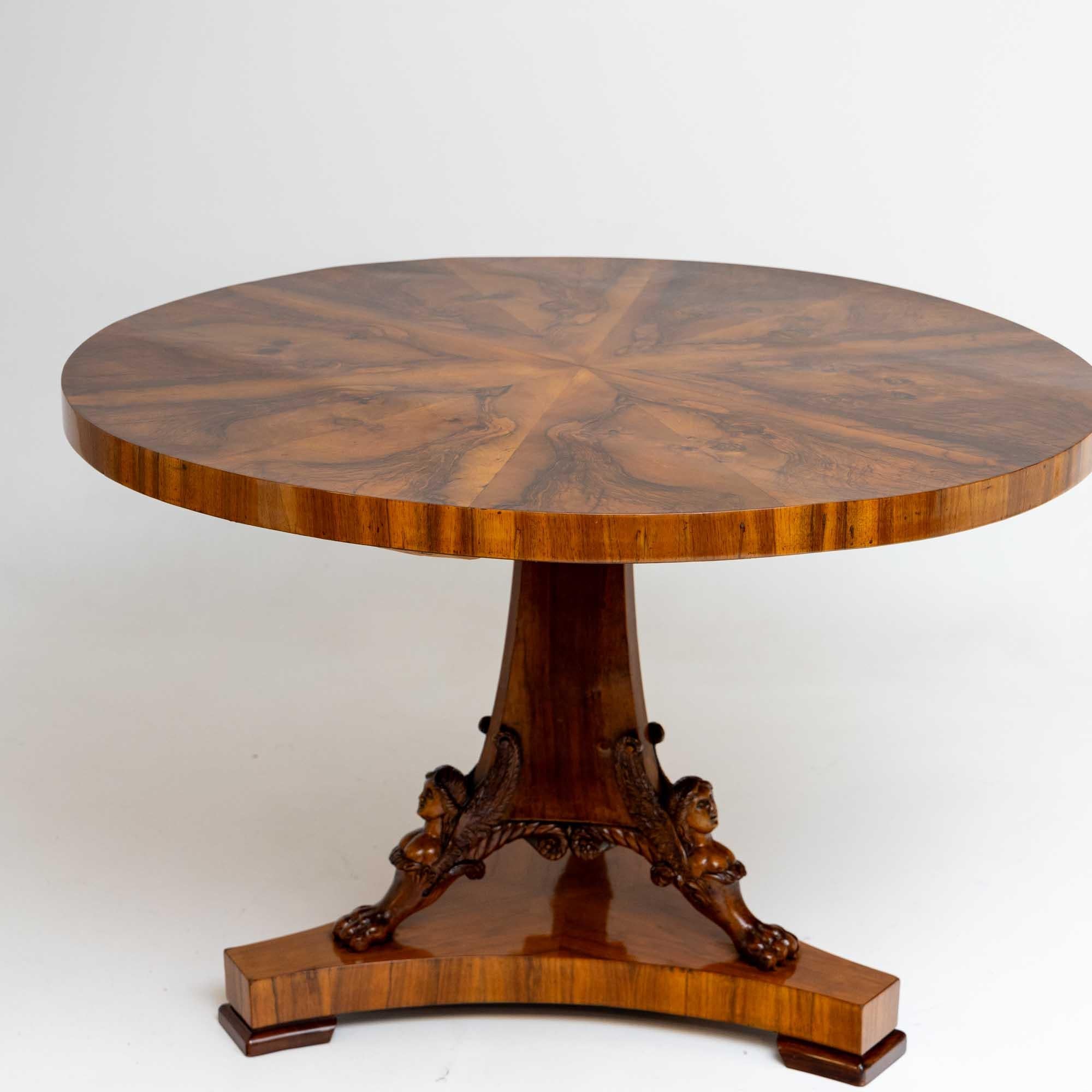 Center Table in Walnut, Vienna, early 19th Century 10
