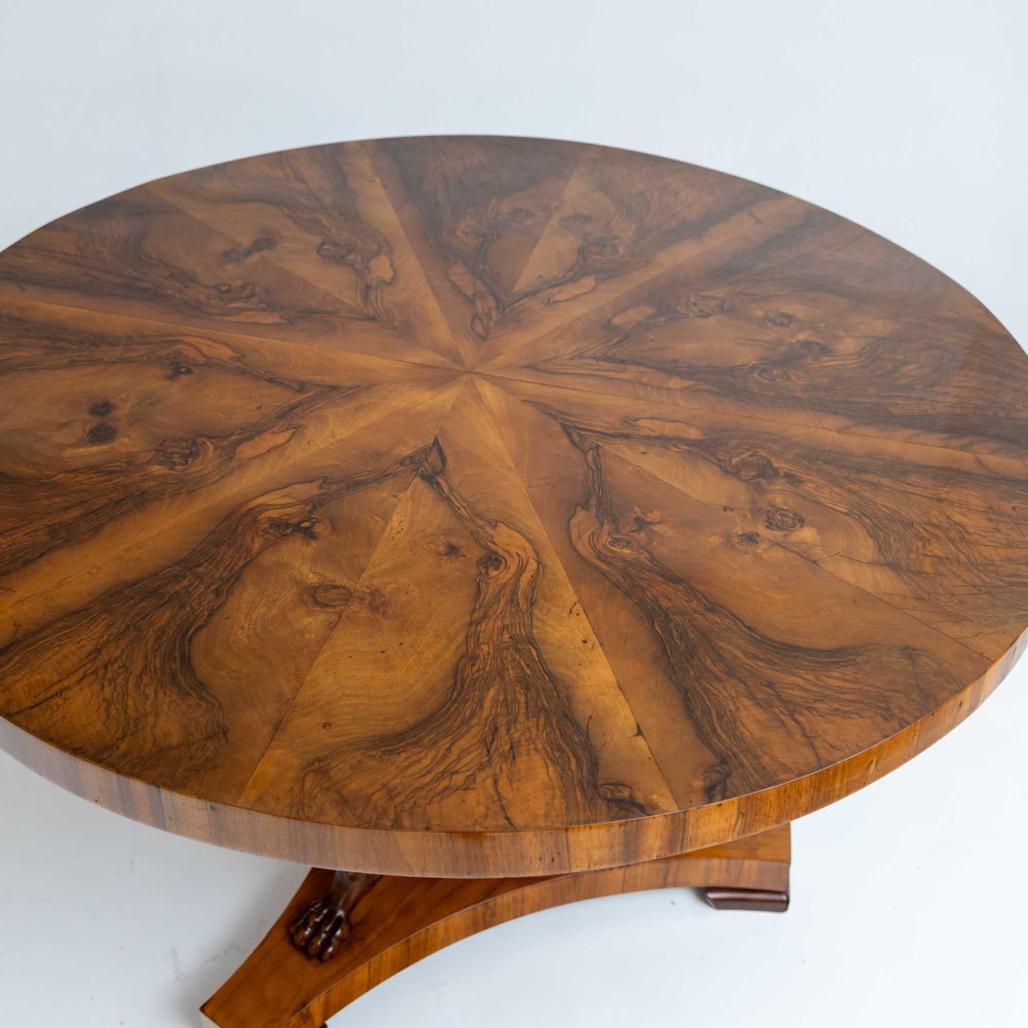 Center Table in Walnut, Vienna, early 19th Century 3