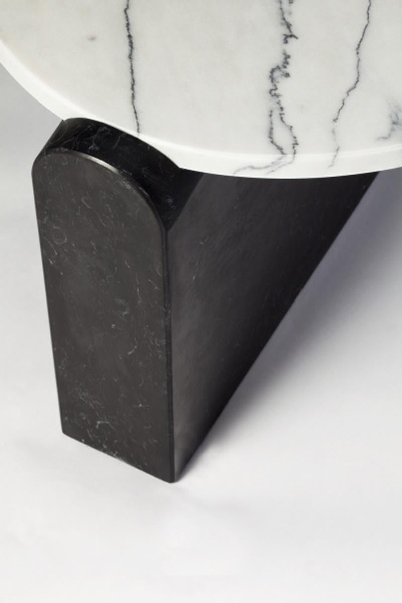 Poli Table centrale moderne organique Jean en marbre naturel blanc cassé, noir, rose en vente