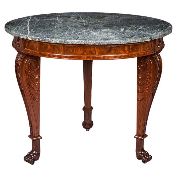 Table centrale avec pieds en volutes, pieds en forme de pattes et plateau en marbre