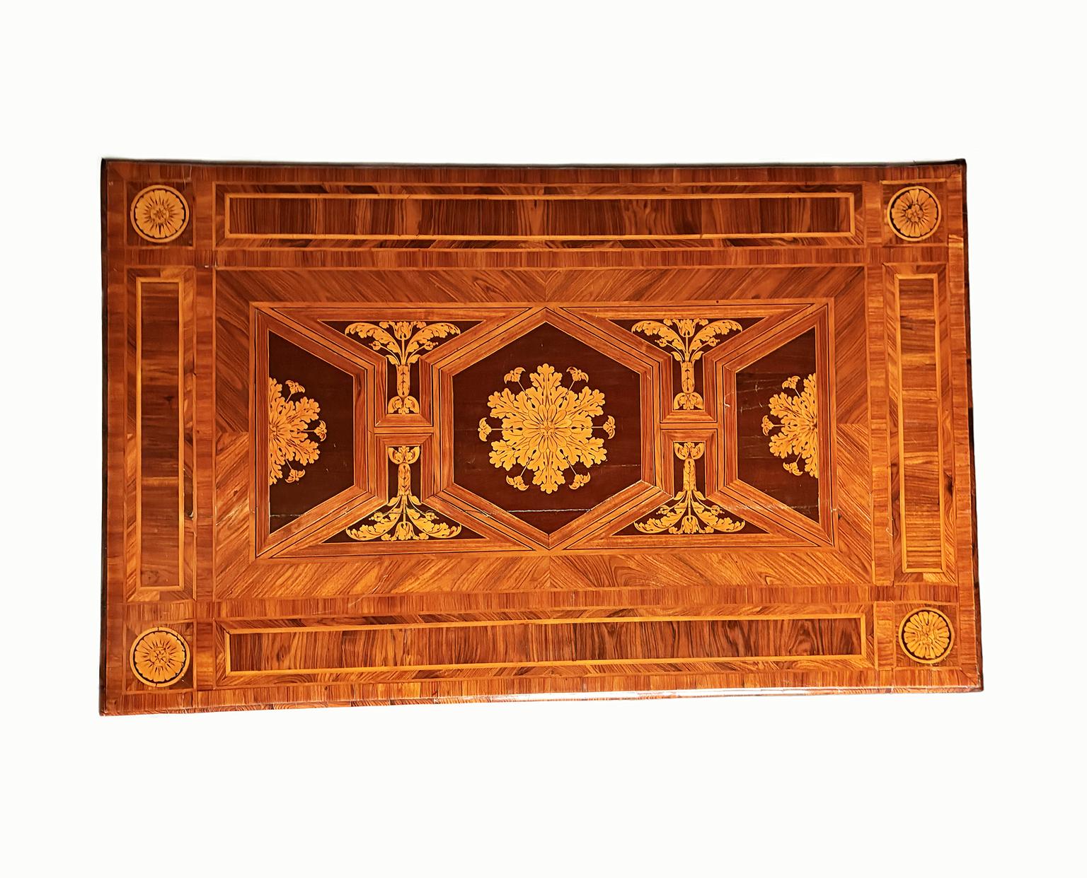 Néo-classique Table à écrire centrale, Francesco et Giuseppe Cassina, Milan, 26 janvier 1796 en vente