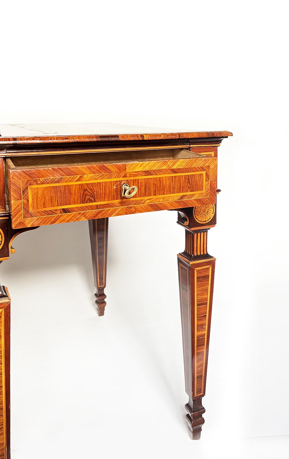 Bois Table à écrire centrale, Francesco et Giuseppe Cassina, Milan, 26 janvier 1796 en vente