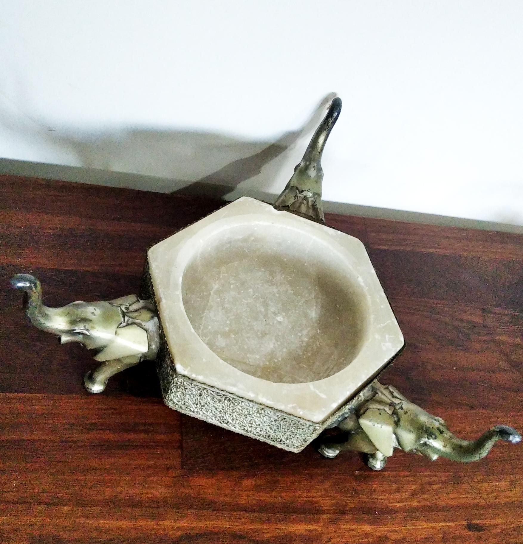 Art Deco Centerpiece Alabaster Bowl with Elephant Pedestal and Metallic Filigree In Good Condition For Sale In Mombuey, Zamora