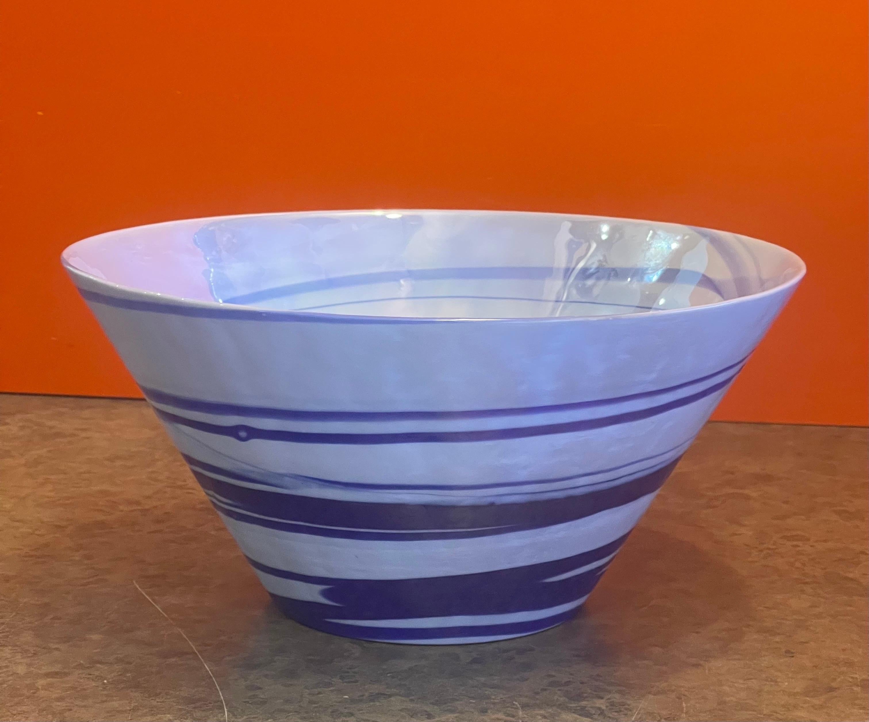 Centerpiece bowl by Yalos Casa for Murano Glassworks of Venice, circa 2000s. The piece is in very good condition with no chips or cracks and measures 12