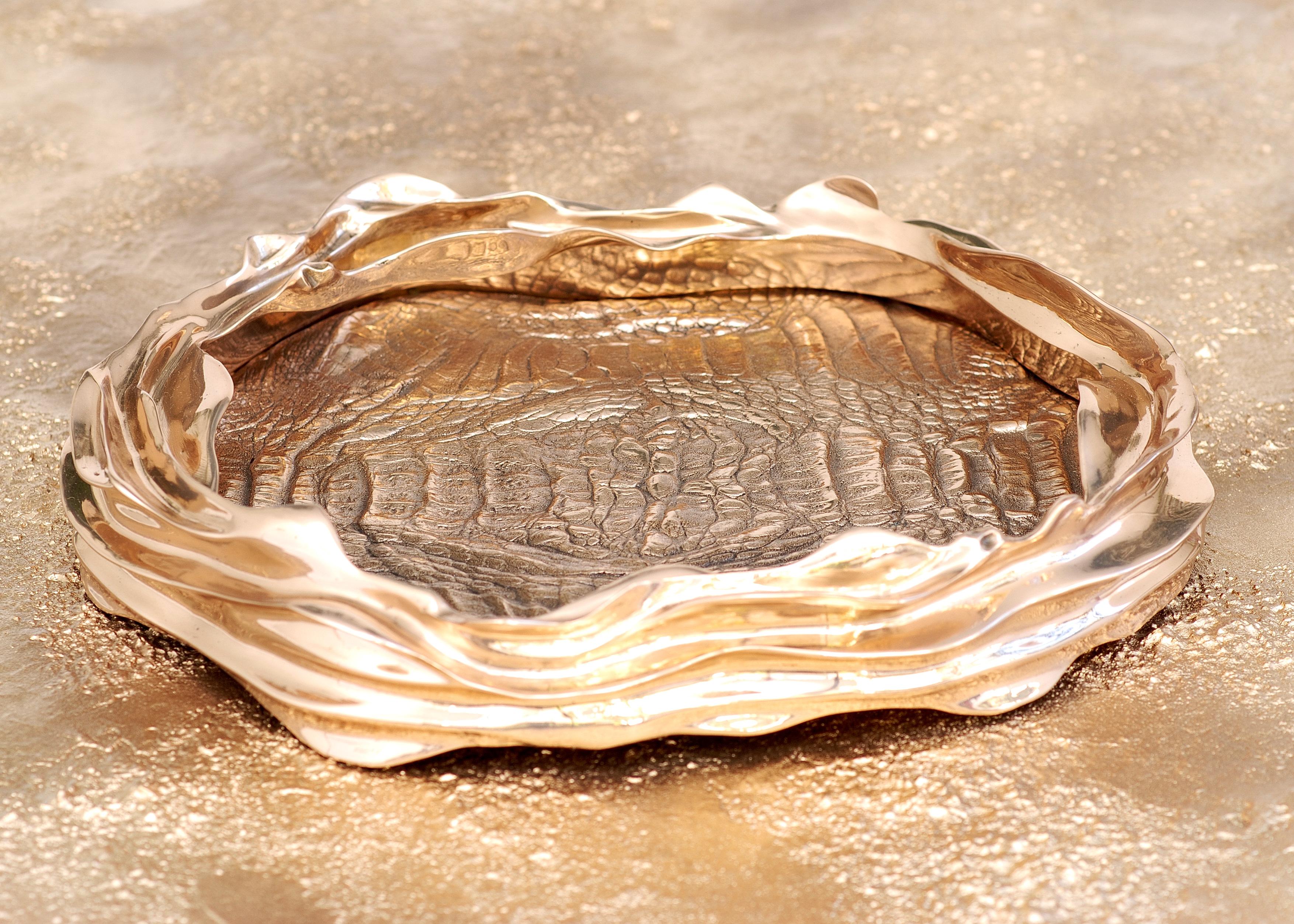 Centerpiece Bowl in Polished Bronze by FAKASAKA Design In New Condition For Sale In Geneve, CH