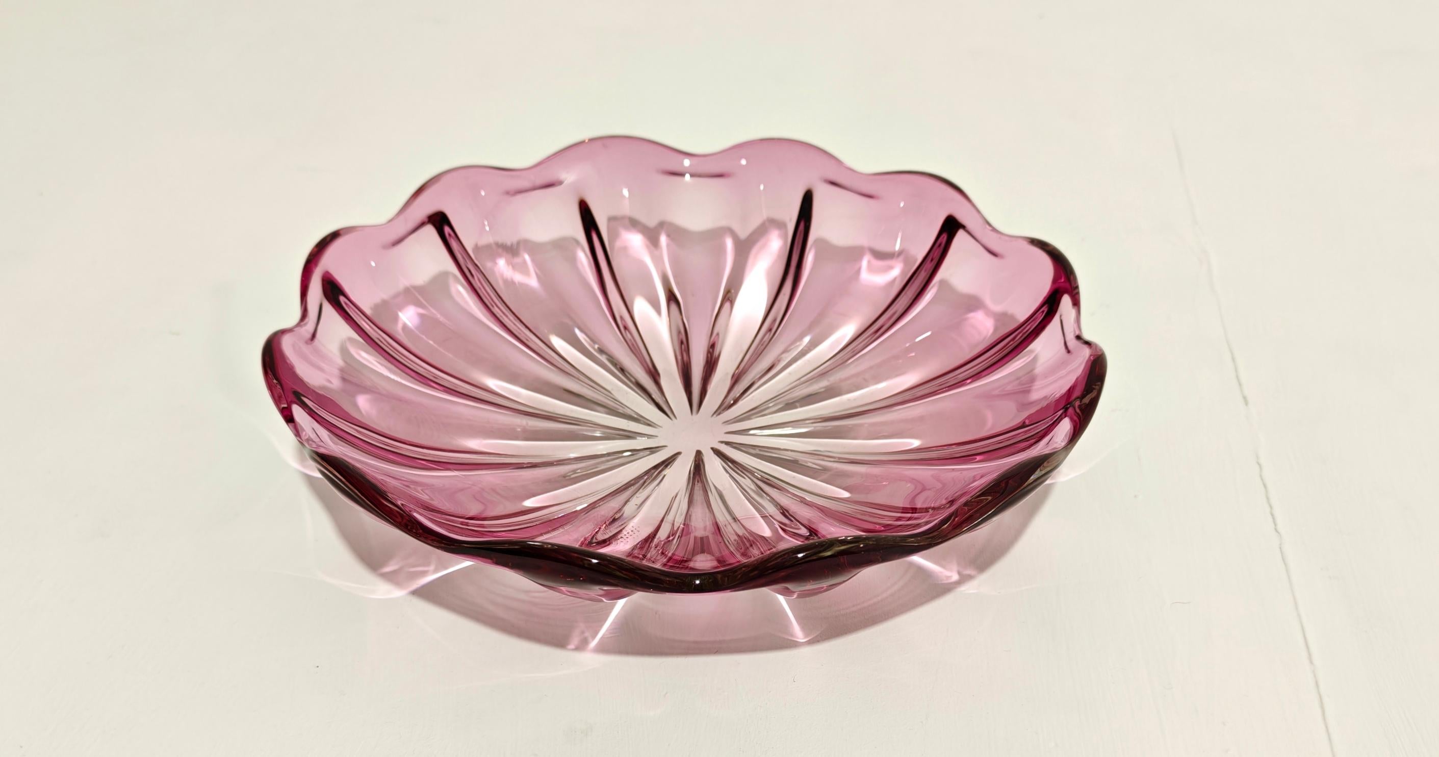 XX secolo Ciotola centrotavola in vetro di Murano Perple Produzione moderna di metà secolo Italiana 1970 in vendita