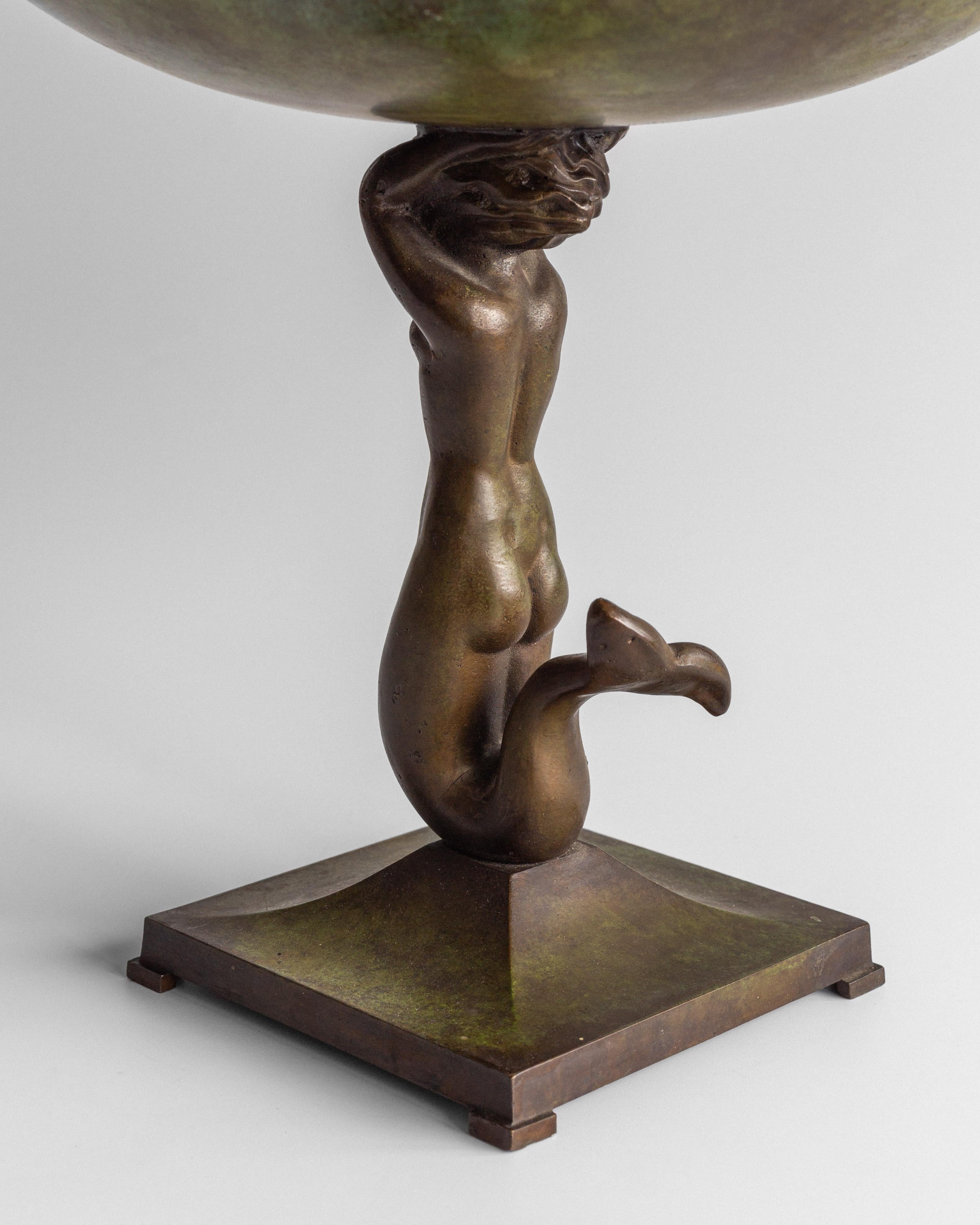 Bronzo Centrotavola in bronzo su piede con sirena di Ystad-Metall, Art Deco svedese in vendita