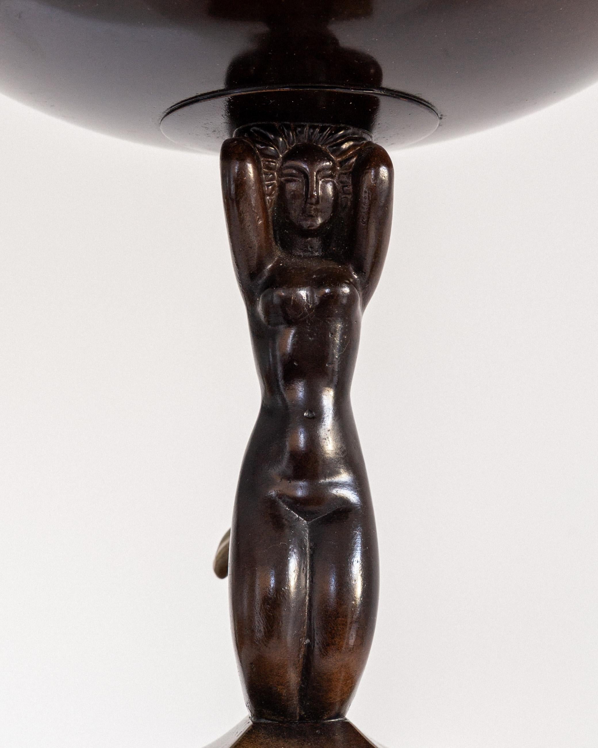 Tafelaufsatz Bronzeschale auf Fuß mit Meerjungfrau von Ystad Metall, schwedisches Art déco im Zustand „Gut“ im Angebot in Stockholm, SE