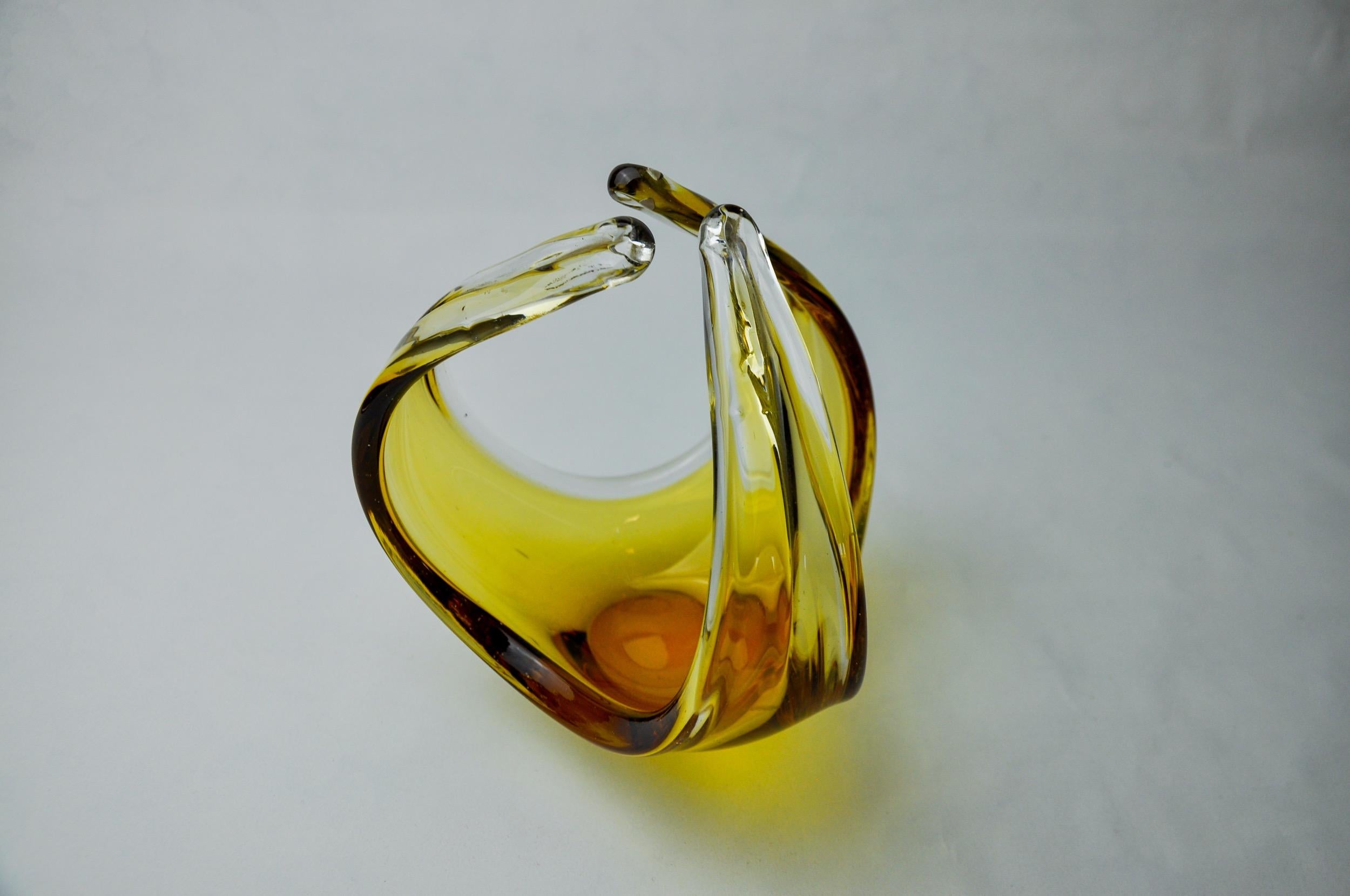 Italian Centerpiece by Seguso in yellow Murano glass, Italy, 1970 For Sale