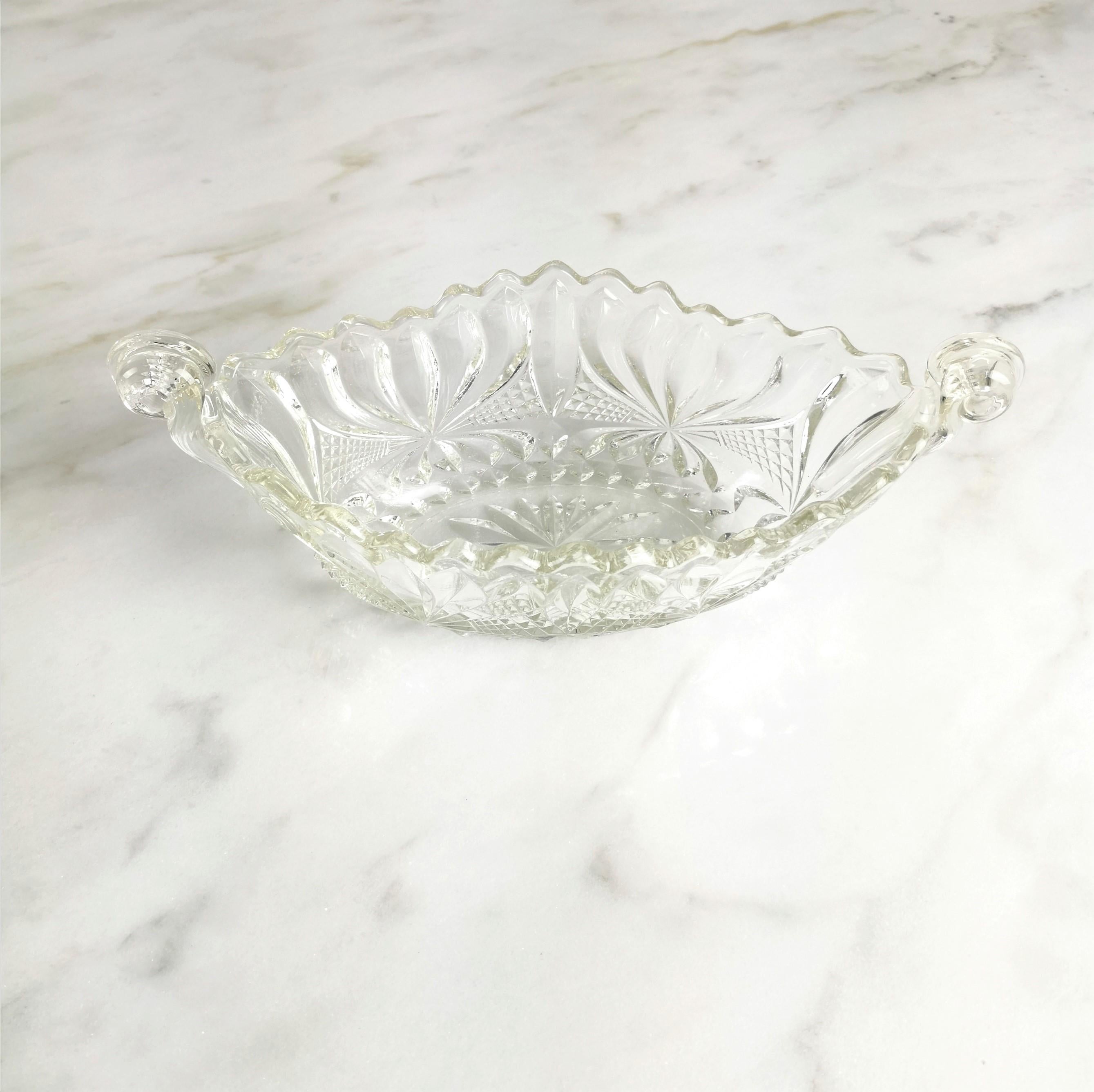Mid-Century Modern Centerpiece Carved Crystal Glass Transparent Mid-Century Italian Design, 1950s For Sale