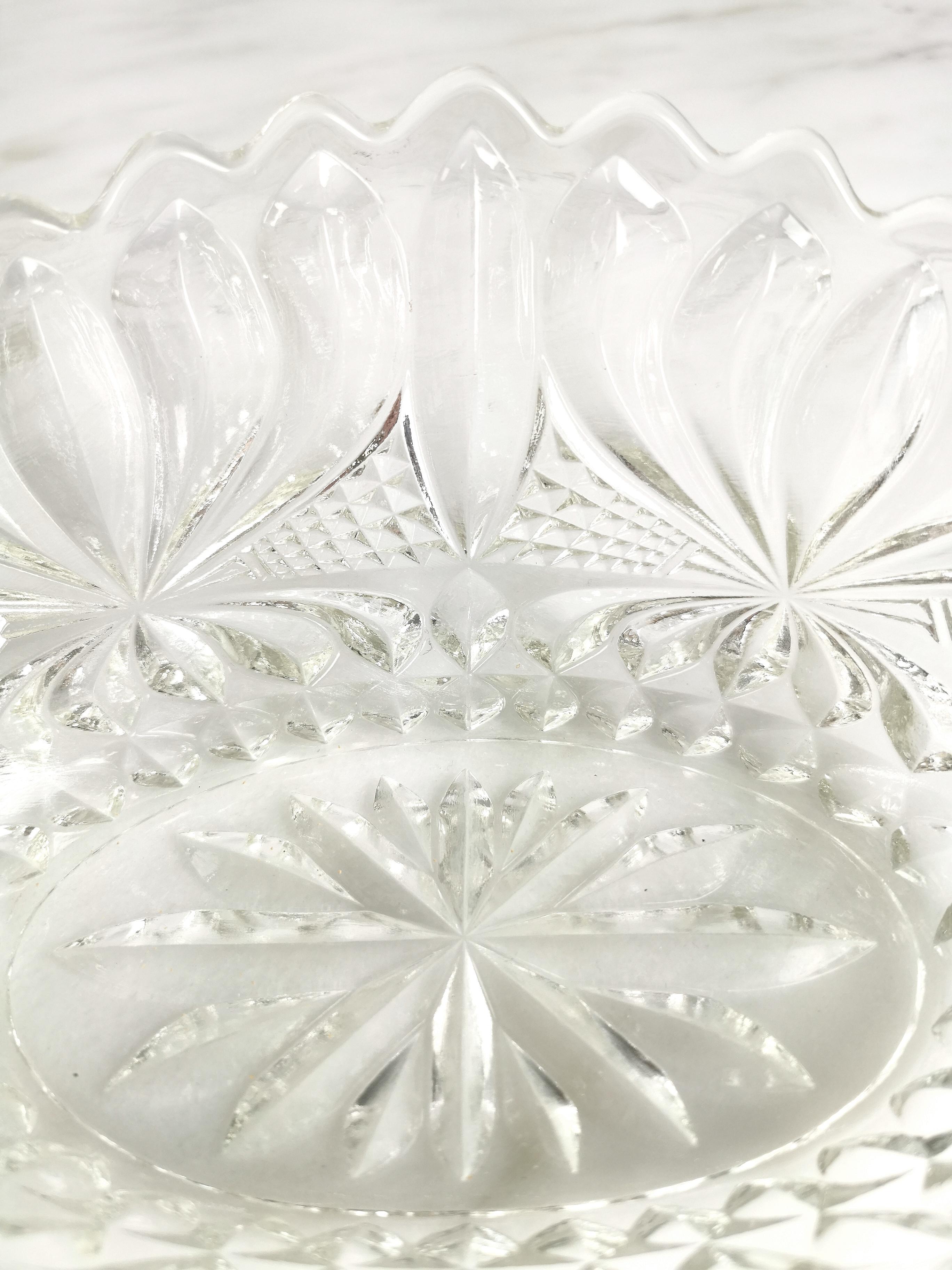 Centro de mesa de cristal tallado transparente Diseño italiano de mediados de siglo, años 50 Cristal en venta