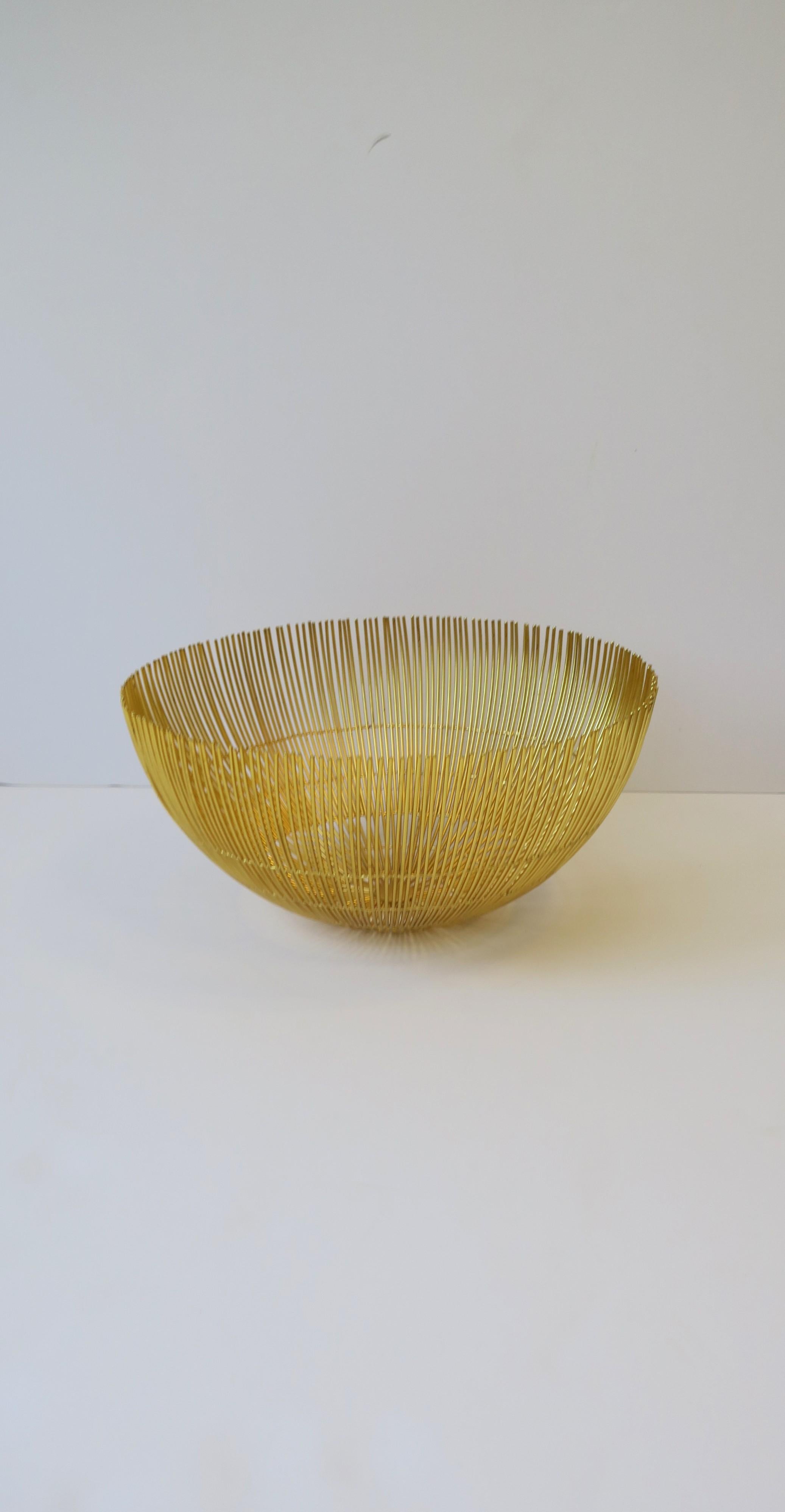 A great large metal bowl basket with a twig-like design in a bright gold hue, circa 21st century. Bowl makes a beautiful standalone piece, centerpiece bowl, etc., and great to hold fruits and vegetables. Bowl/basket is a nice size. Dimensions: