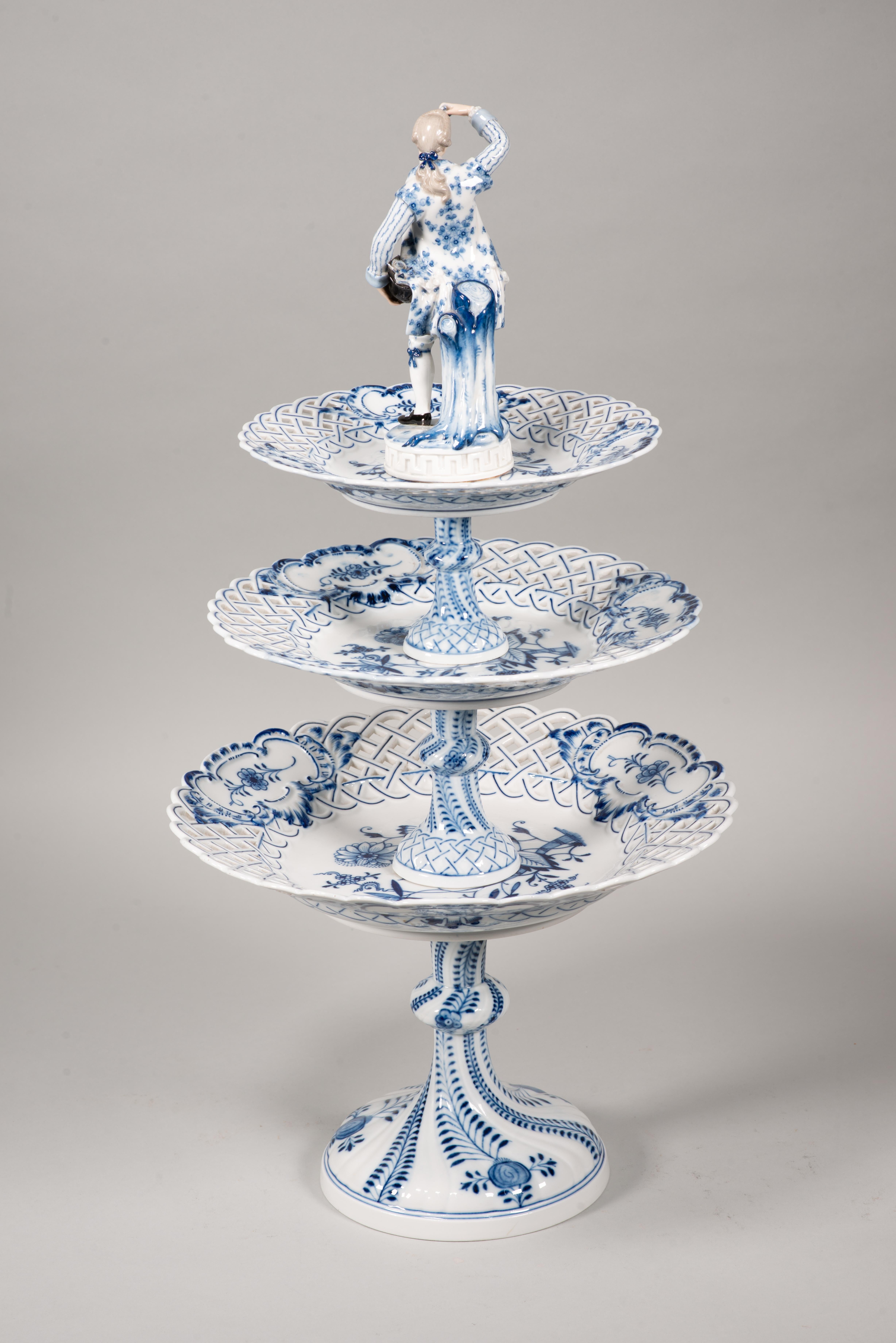 Other Centerpiece. Glazed porcelain. Meissen, Germany, 19th c. For Sale