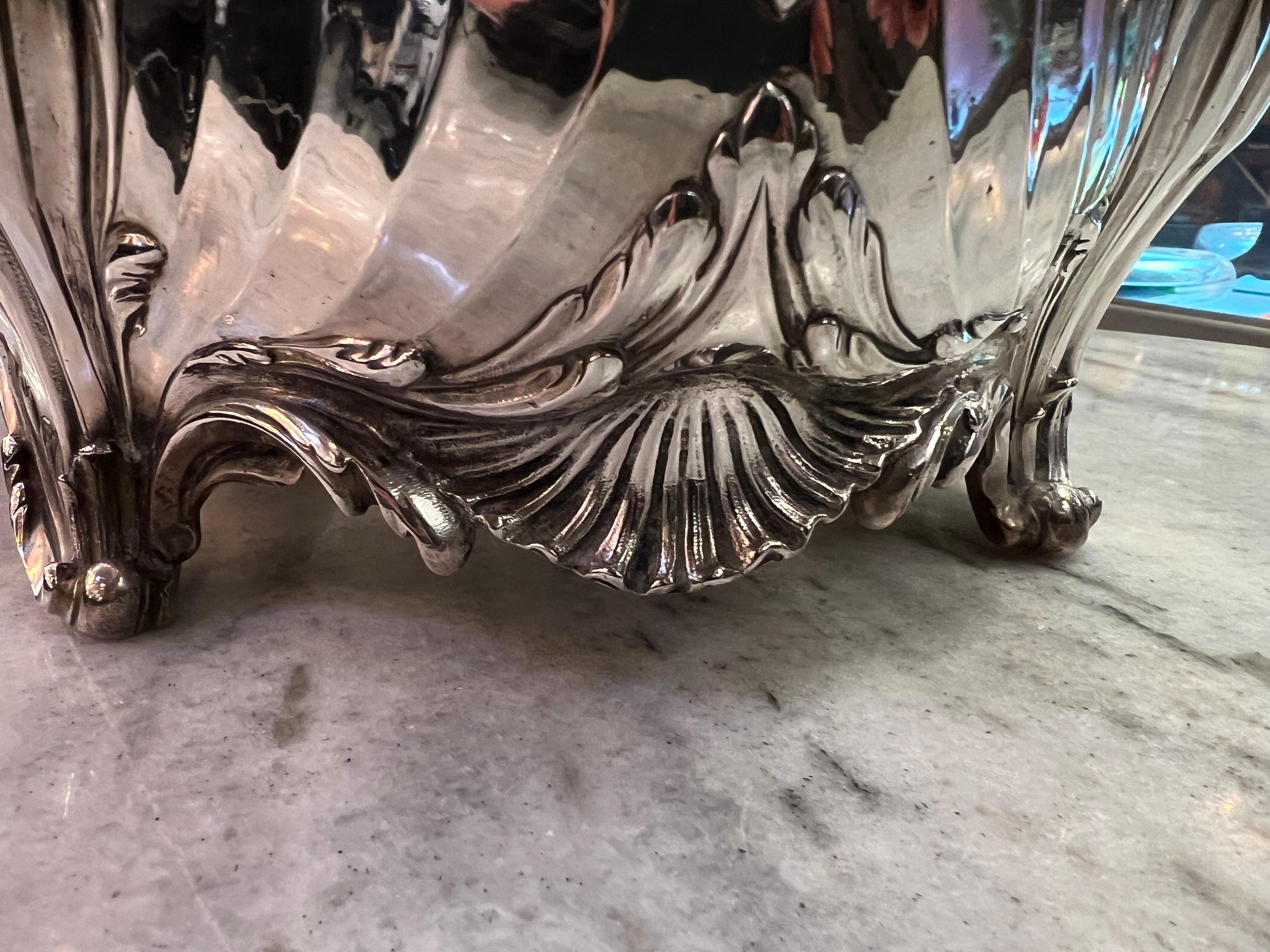 Centerplace, Sign: Christofle , Number: 1631705
Metal: silver plated bronze
We have specialized in the sale of Art Deco and Art Nouveau and Vintage styles since 1982. If you have any questions we are at your disposal.
Pushing the button that reads