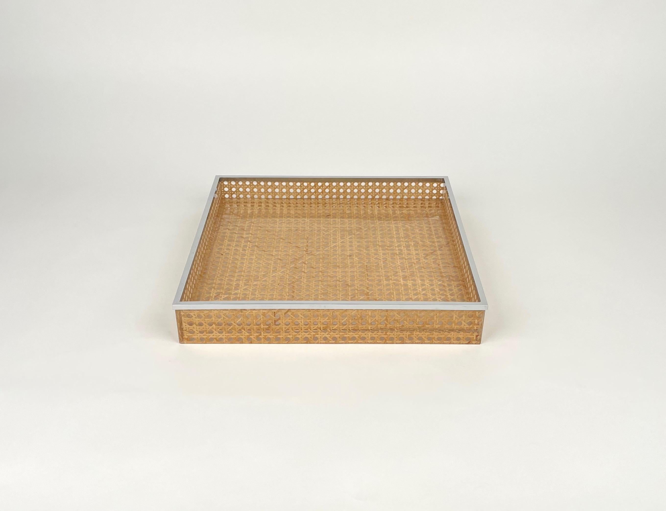 Squared centerpiece in lucite and rattan with chrome border in the style of Christian Dior. 

Made in Italy in the 1970s.