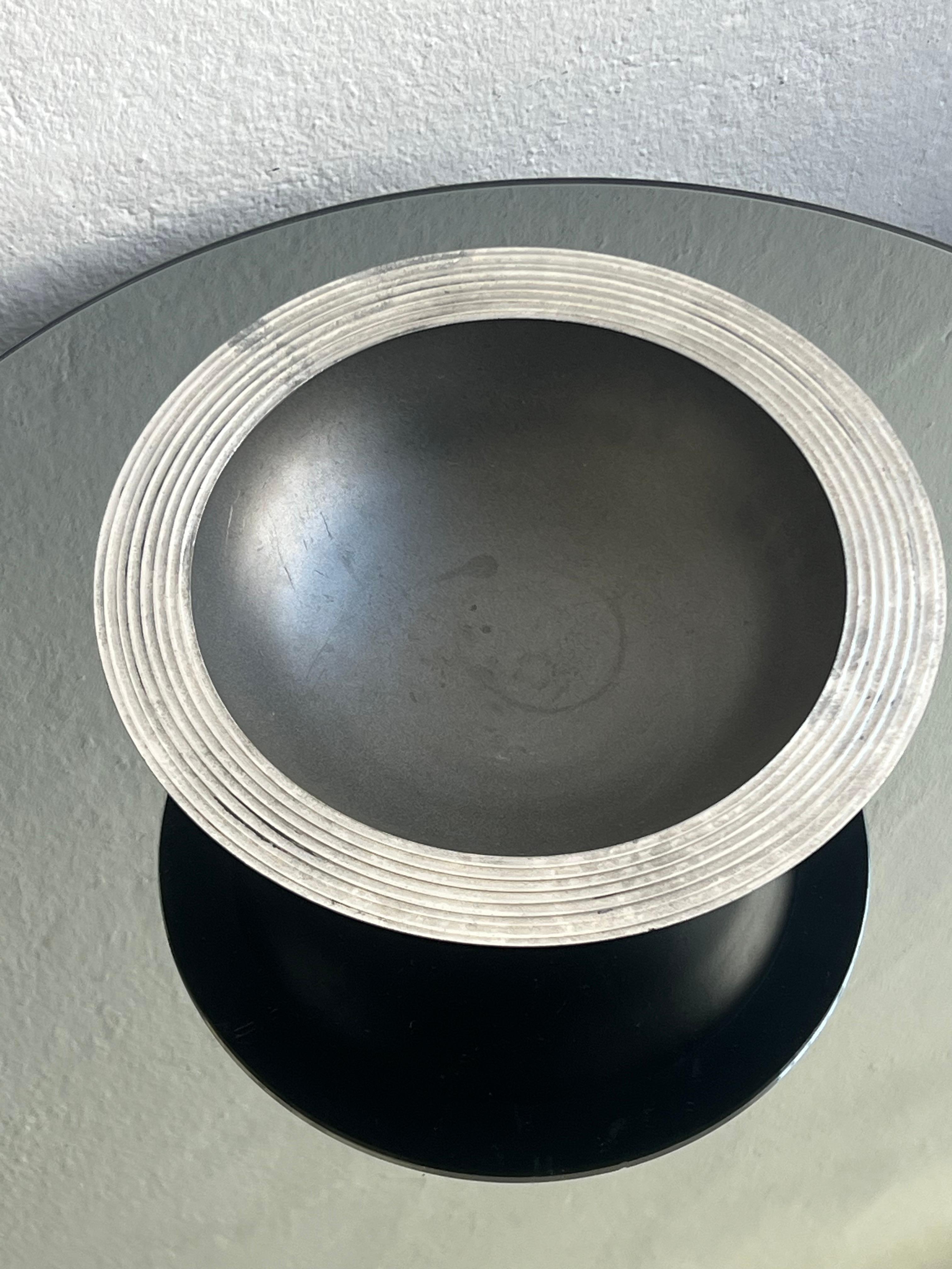 Brossé Centre de table bol à fruits art déco en métal, centre de table, accessoire de stylisme. en vente