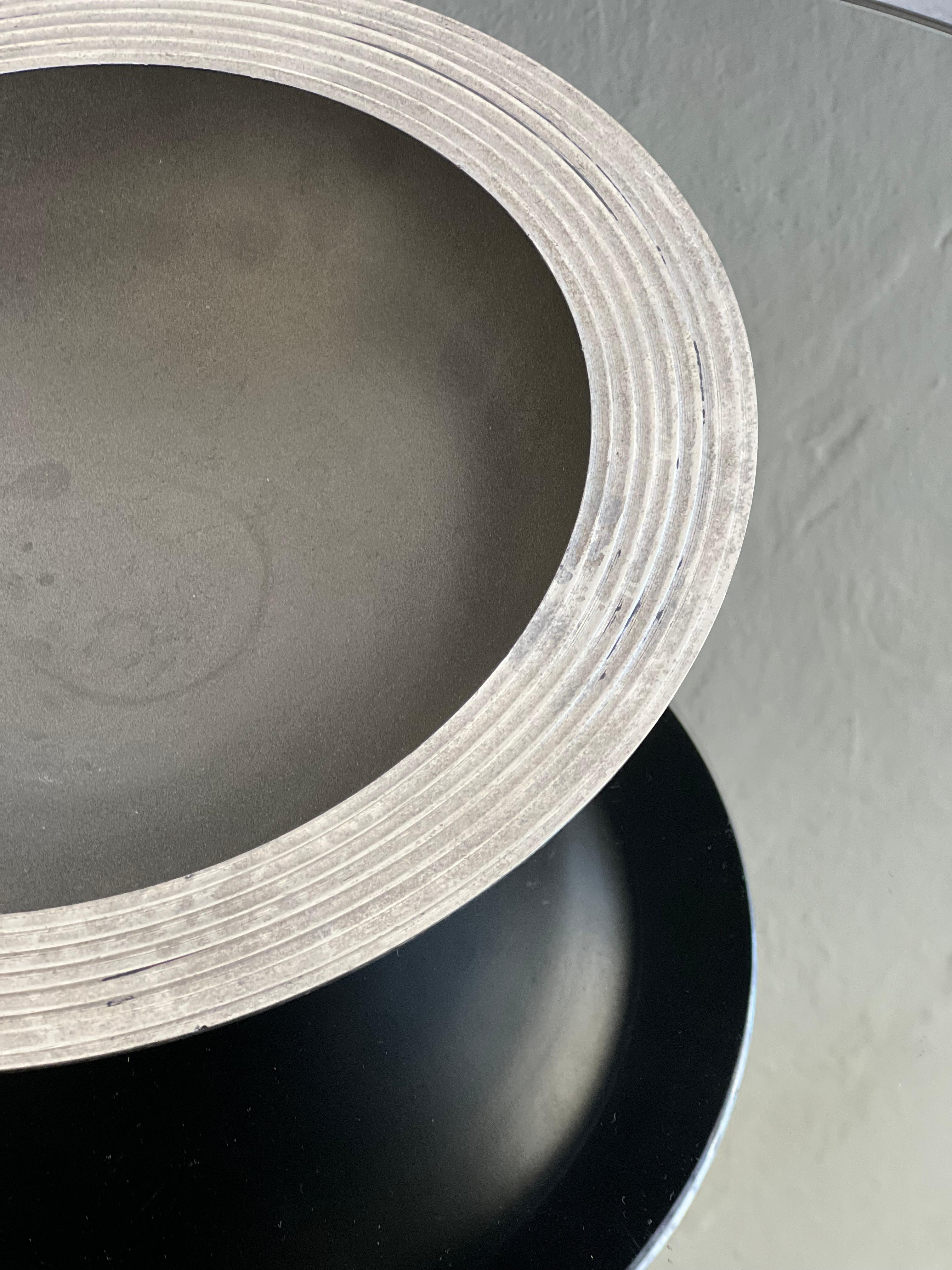 Centre de table bol à fruits art déco en métal, centre de table, accessoire de stylisme. Bon état - En vente à Milano, IT