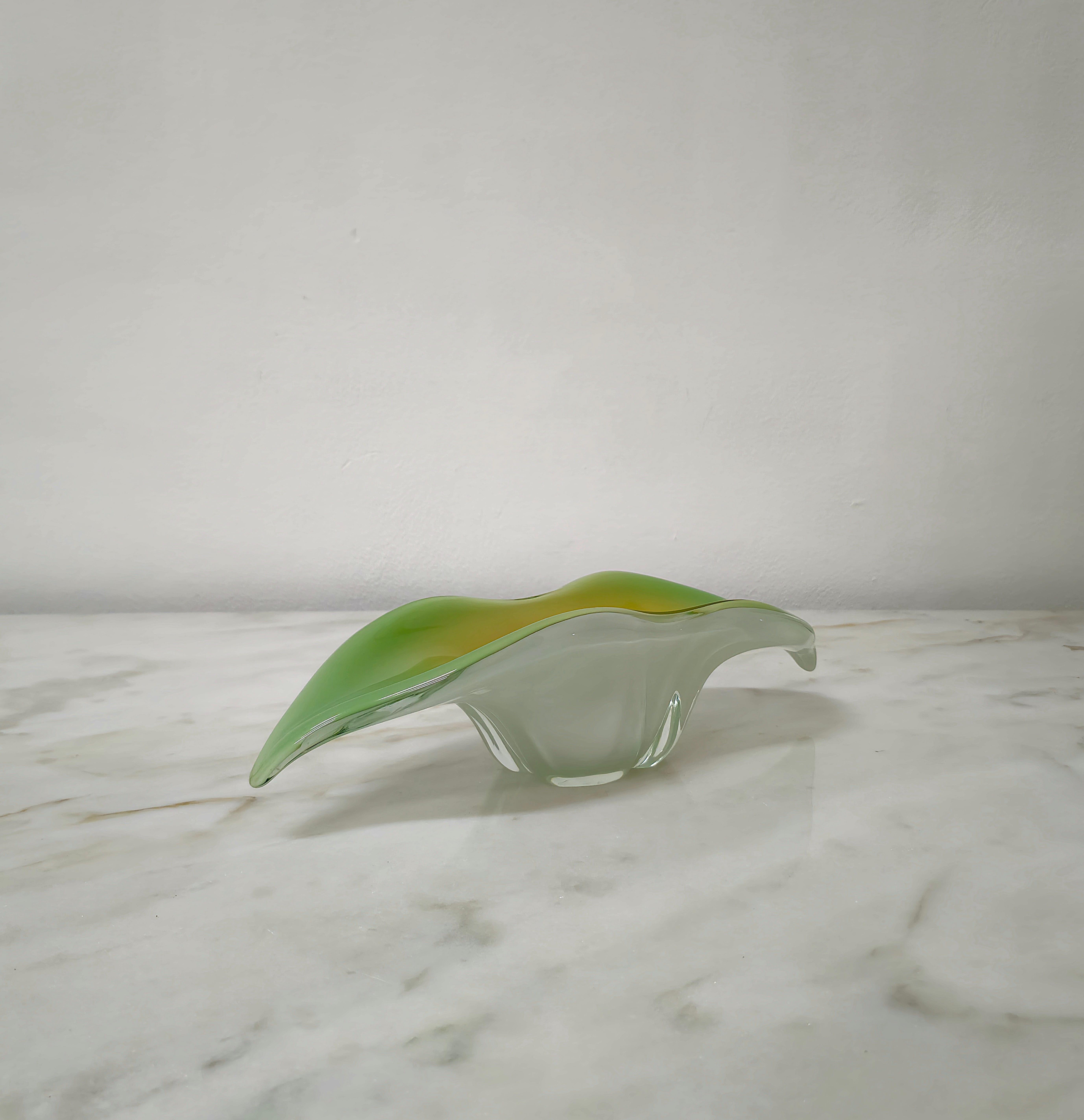 20th Century Centerpiece Murano Glass White Green Midcentury Italian Design 1970s For Sale