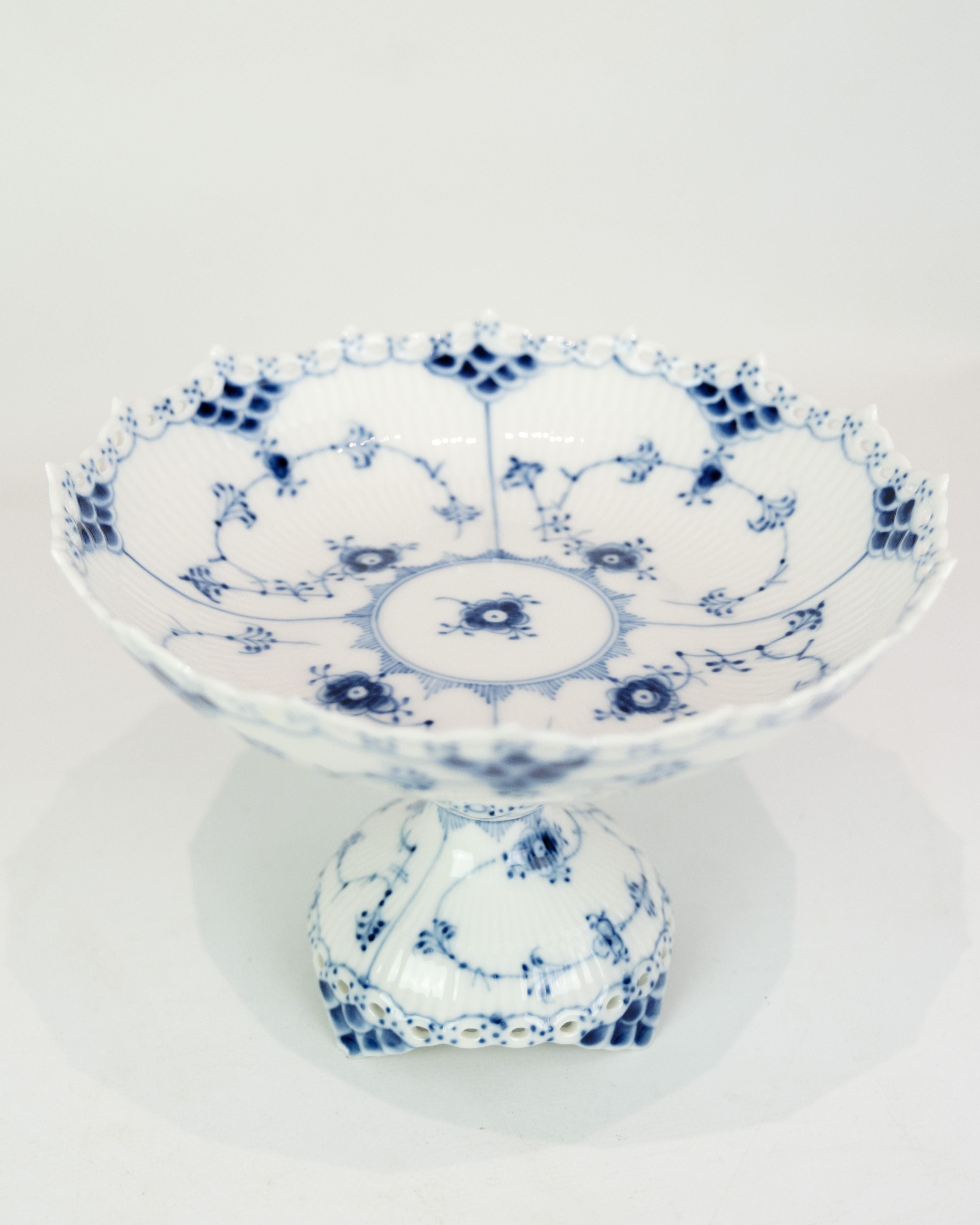 Centro de mesa n.º 1/1020 Hecho en mejillón pintado Helblonde de Royal Copenhagen Moderno de mediados de siglo en venta