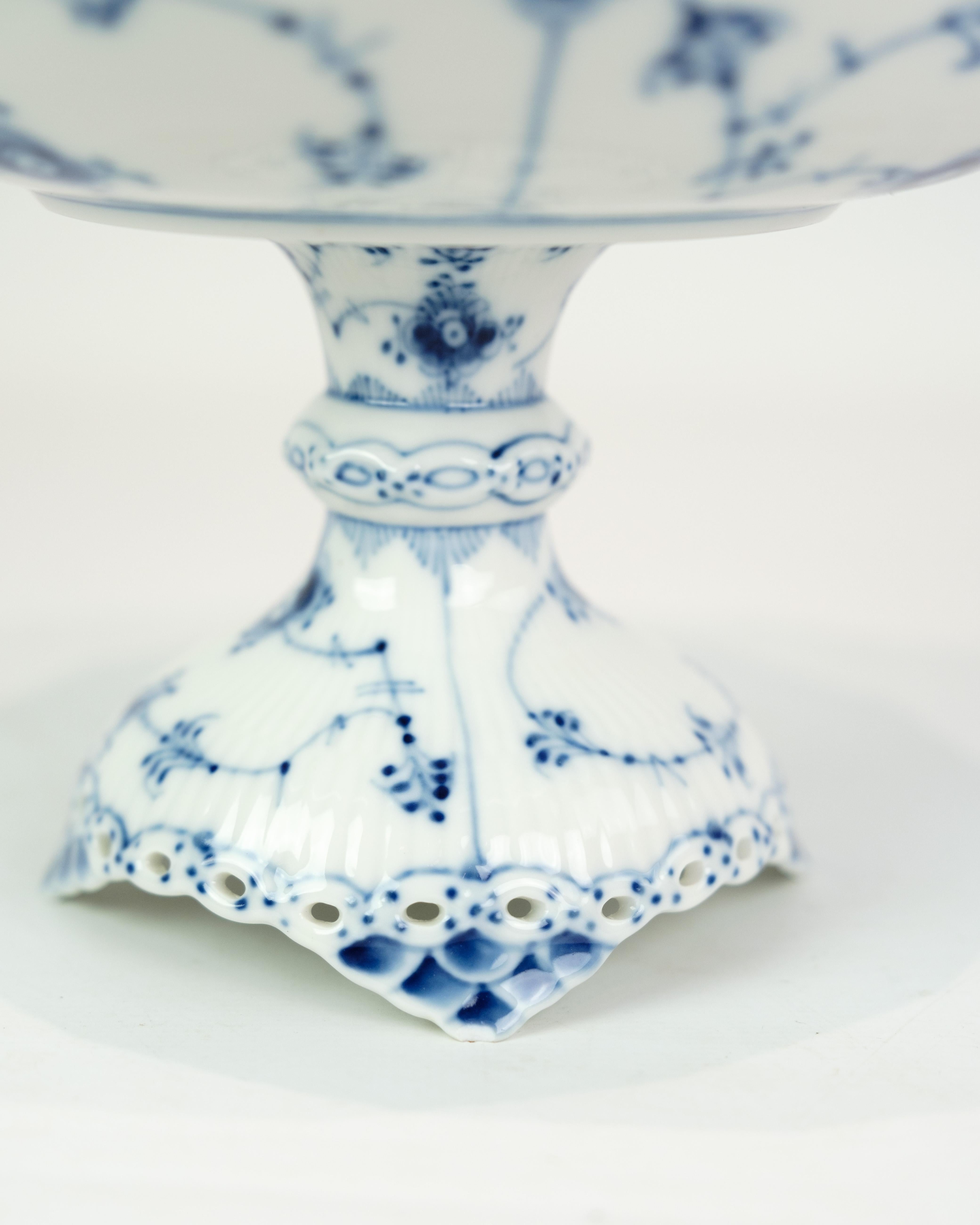 Centro de mesa n.º 1/1020 Hecho en mejillón pintado Helblonde de Royal Copenhagen en Bueno estado para la venta en Lejre, DK