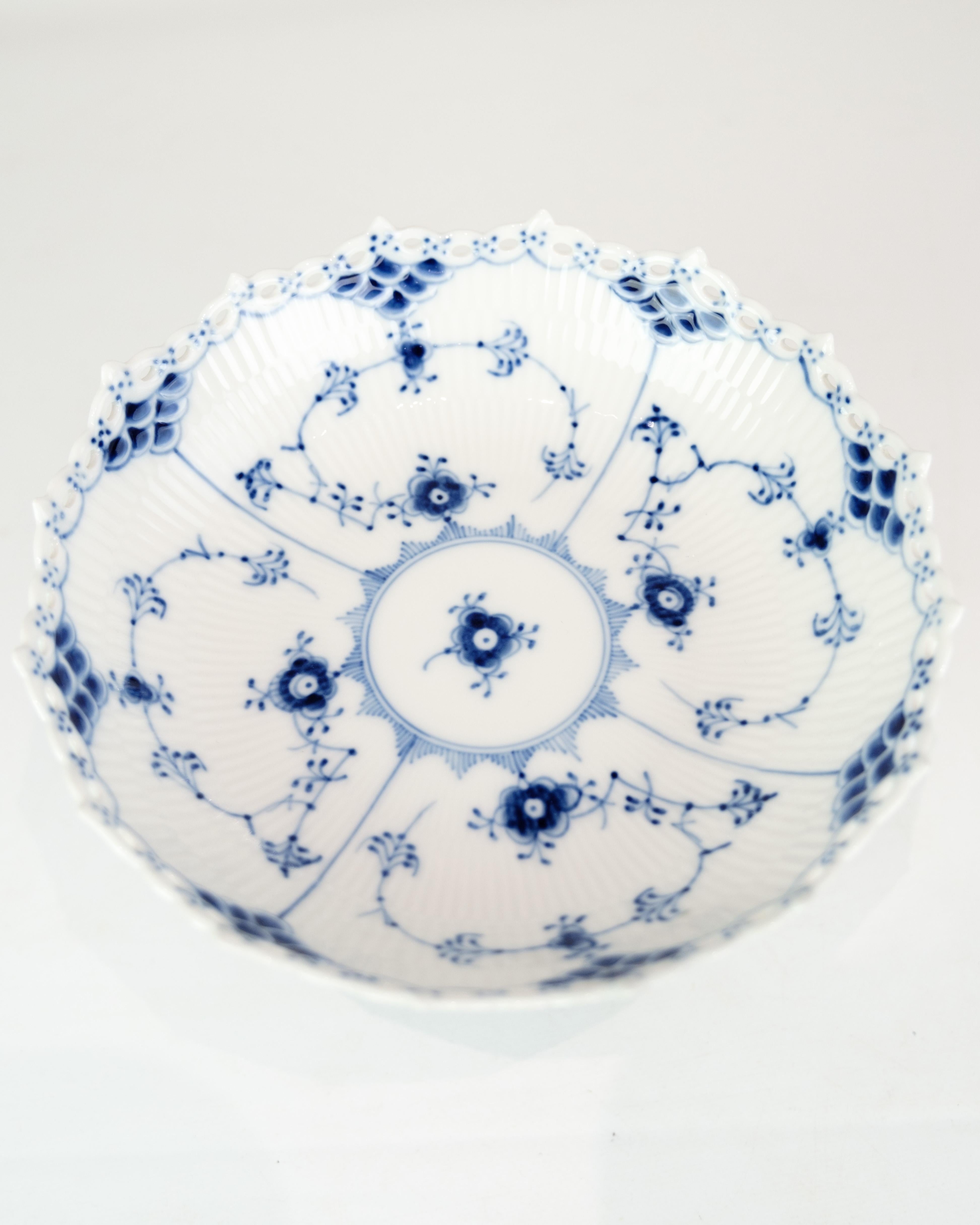 Centro de mesa n.º 1/1020 Hecho en mejillón pintado Helblonde de Royal Copenhagen siglo XX en venta