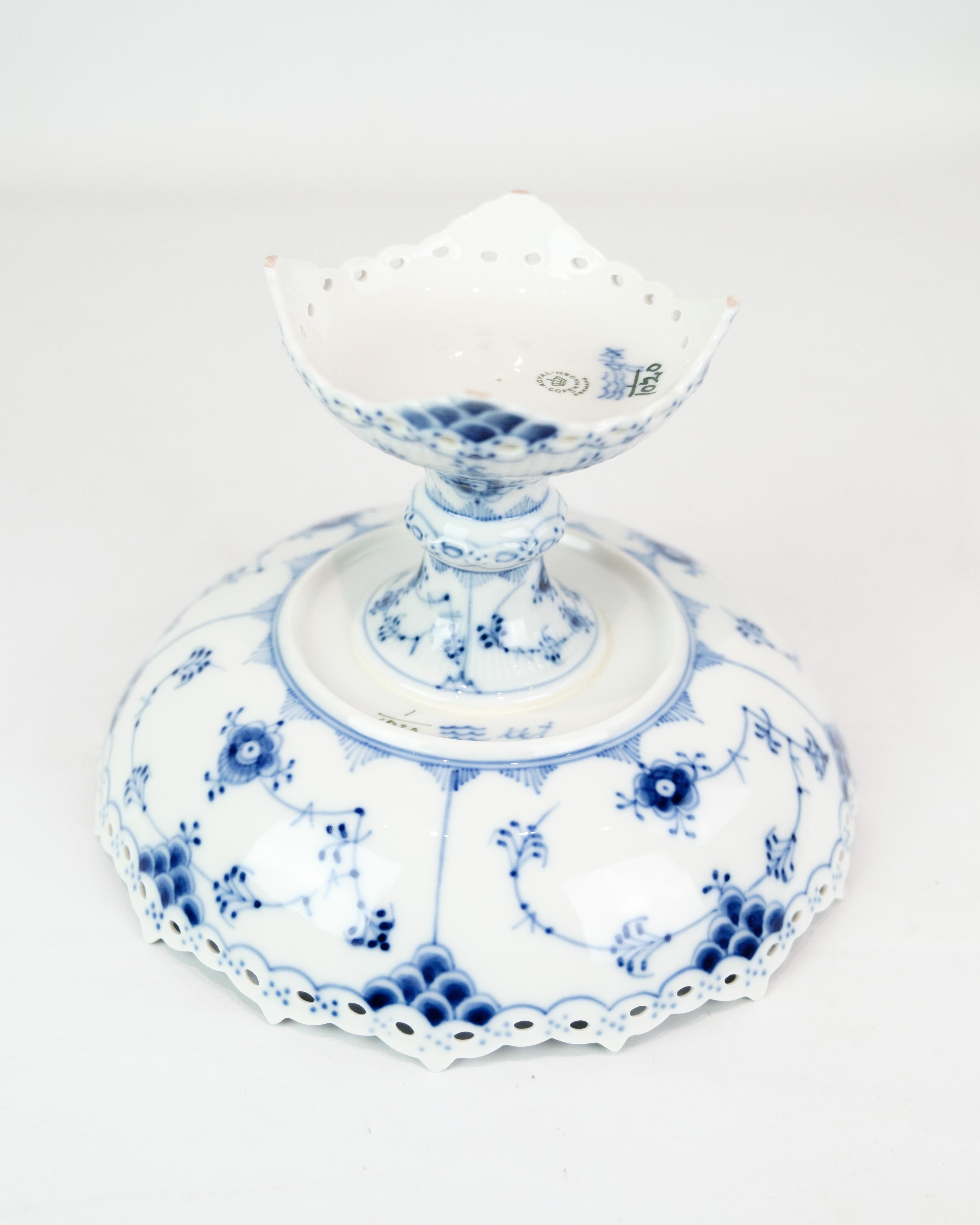 Centro de mesa n.º 1/1020 Hecho en mejillón pintado Helblonde de Royal Copenhagen Porcelana en venta