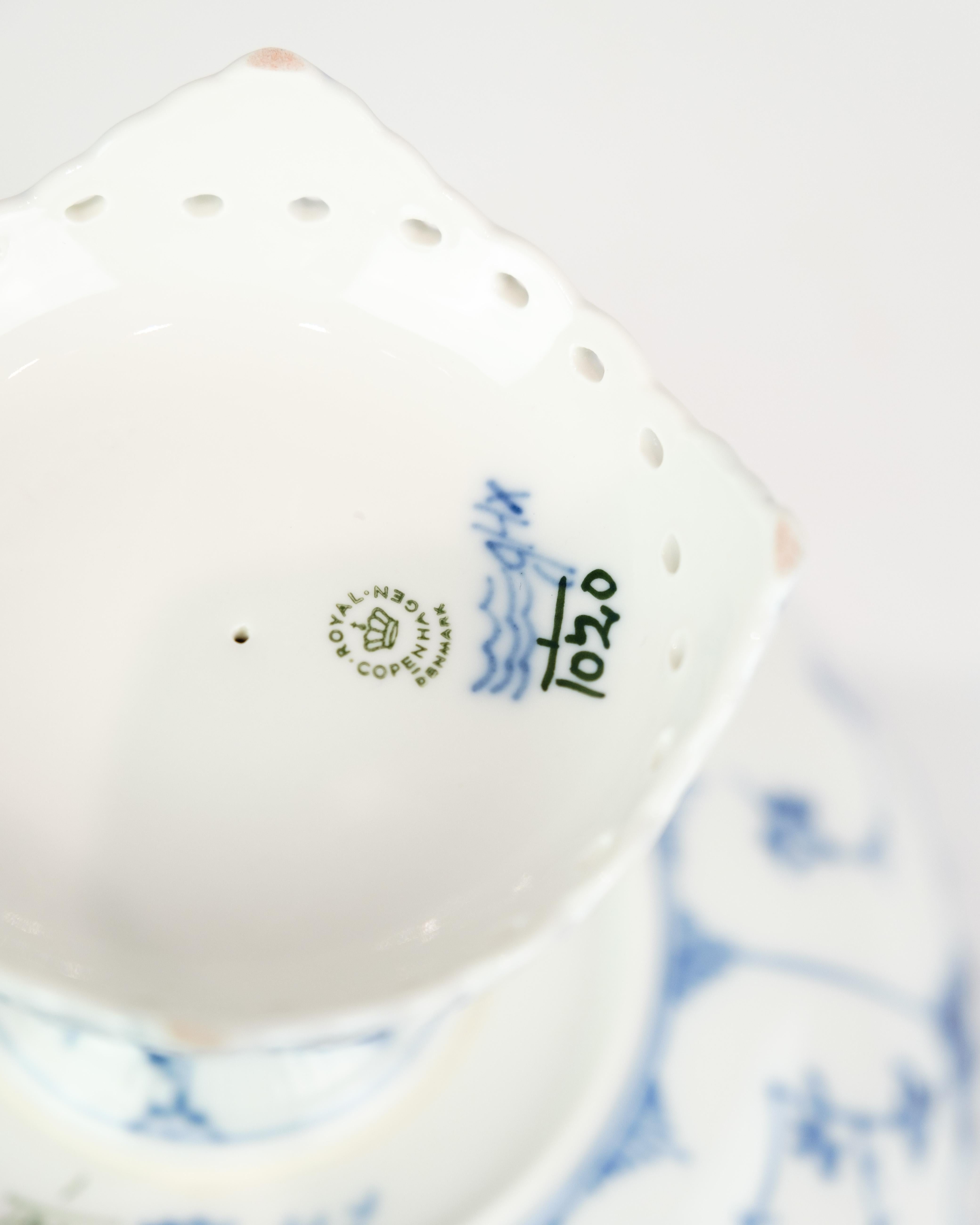 Centro de mesa n.º 1/1020 Hecho en mejillón pintado Helblonde de Royal Copenhagen en venta 2