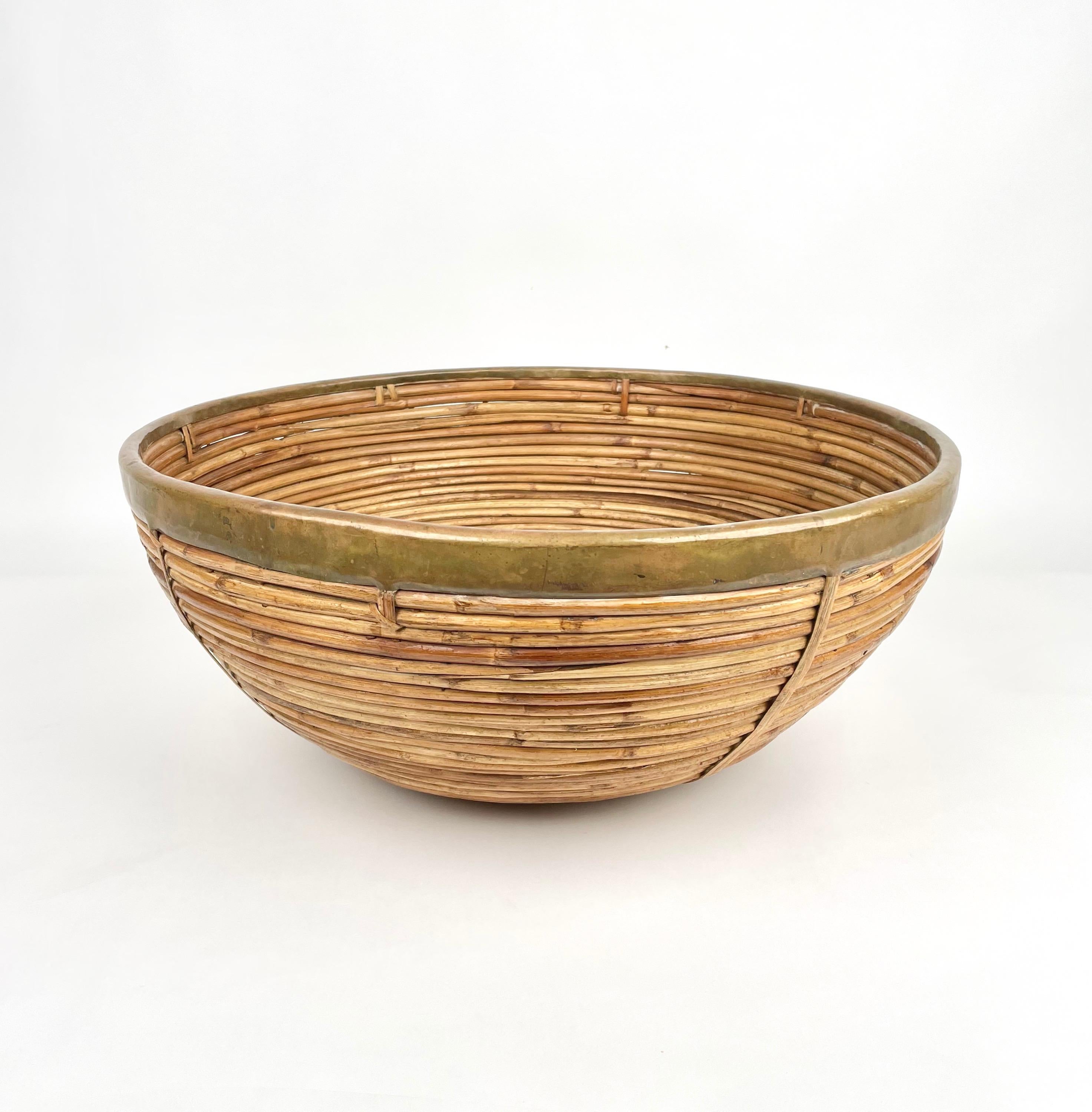 Mid-Century Modern Centerpiece or Bowl Rattan and Brass, Italy 1970s For Sale