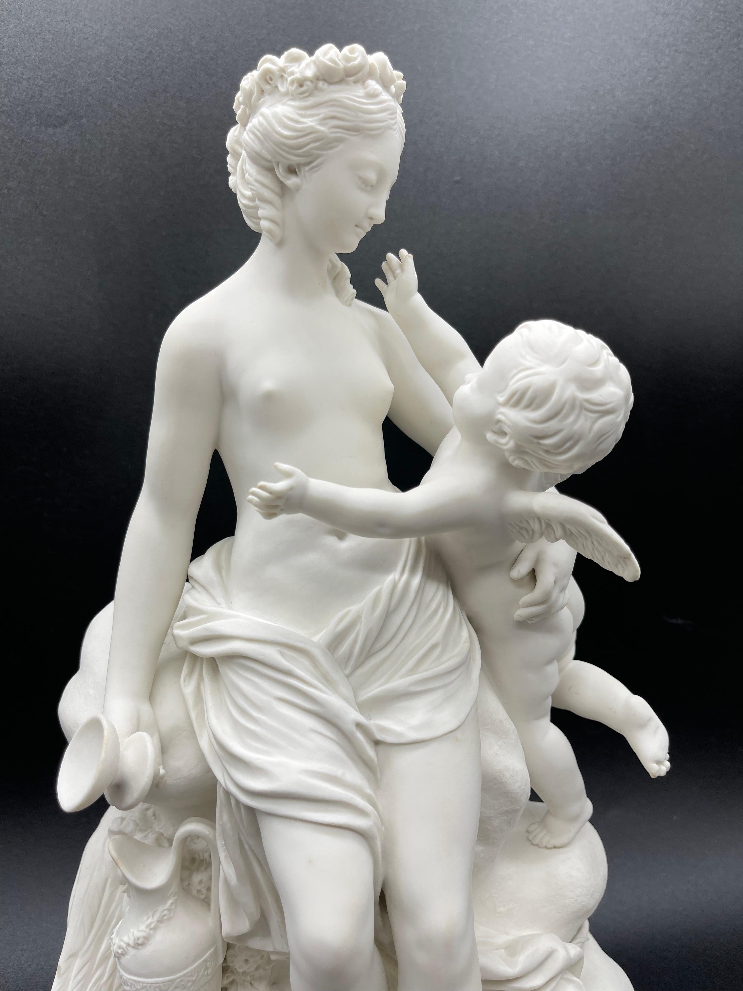 Centerpiece Psychee and Cupidon Statue in Sevres biscuit, 1890s, France In Excellent Condition For Sale In LA FERTÉ-SOUS-JOUARRE, FR
