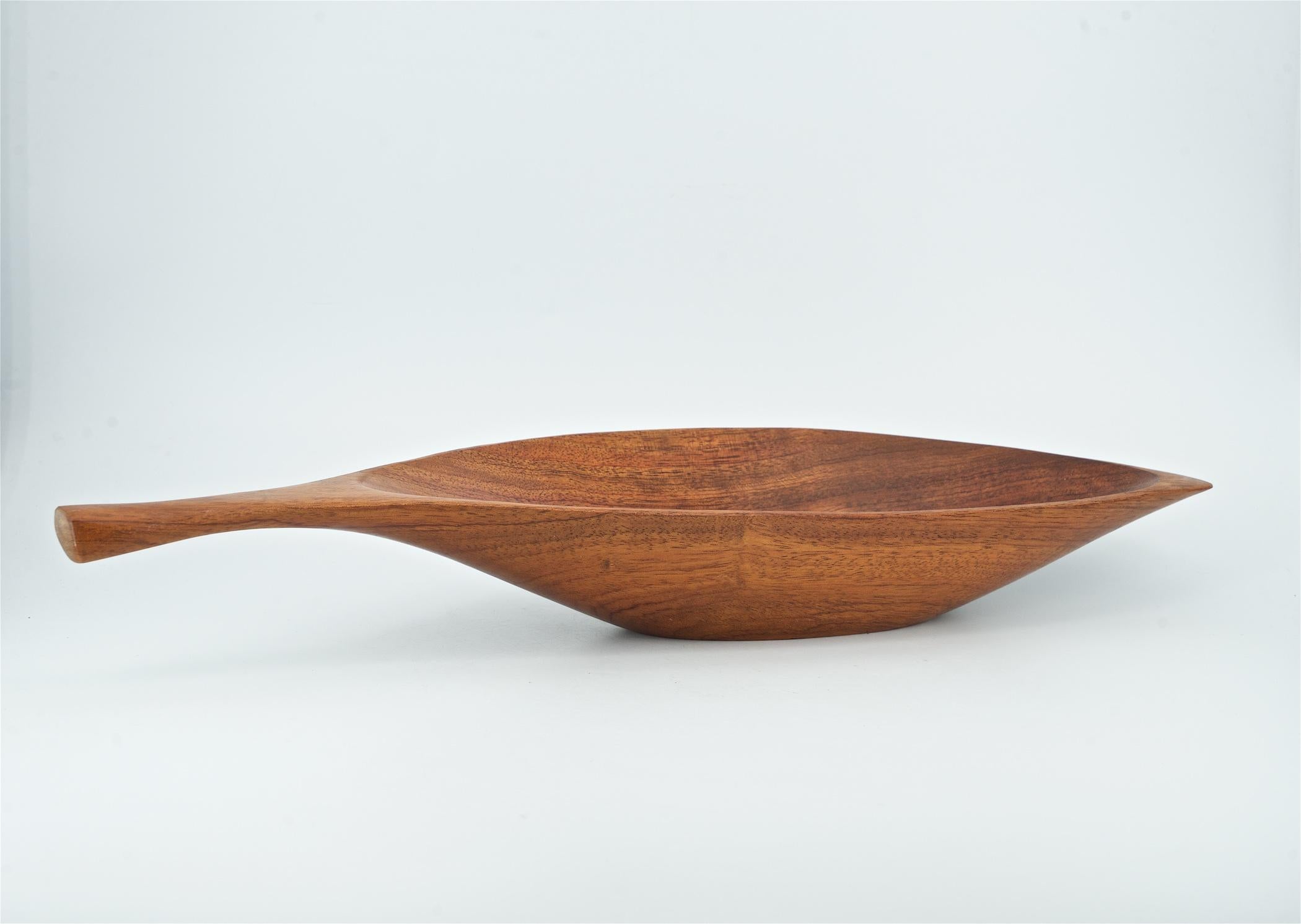 Centerpiece Rare Wood Fruit Bowl Mid 20th Century American Craftsman Design In Good Condition For Sale In Hyattsville, MD