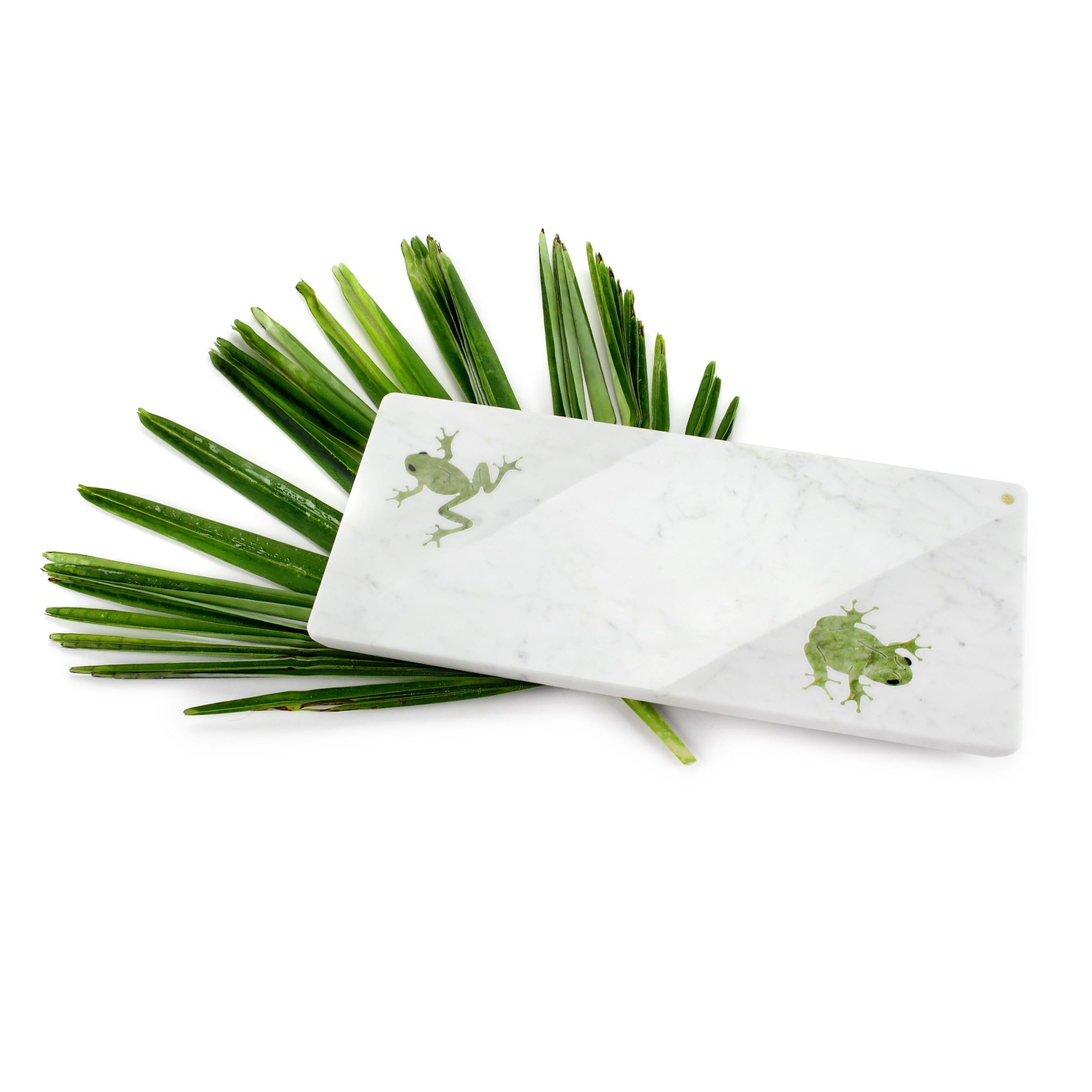 Centerpiece / Serving plate in white Carrara marble with green Ming marble inlay.

Dimensions: Big L 45, W 20.5, H 1.5 cm
Also available: Medium L 45, W 12, H 1.5 cm

100% Hand made in Italy.

Marble is a natural material, every piece is unique as