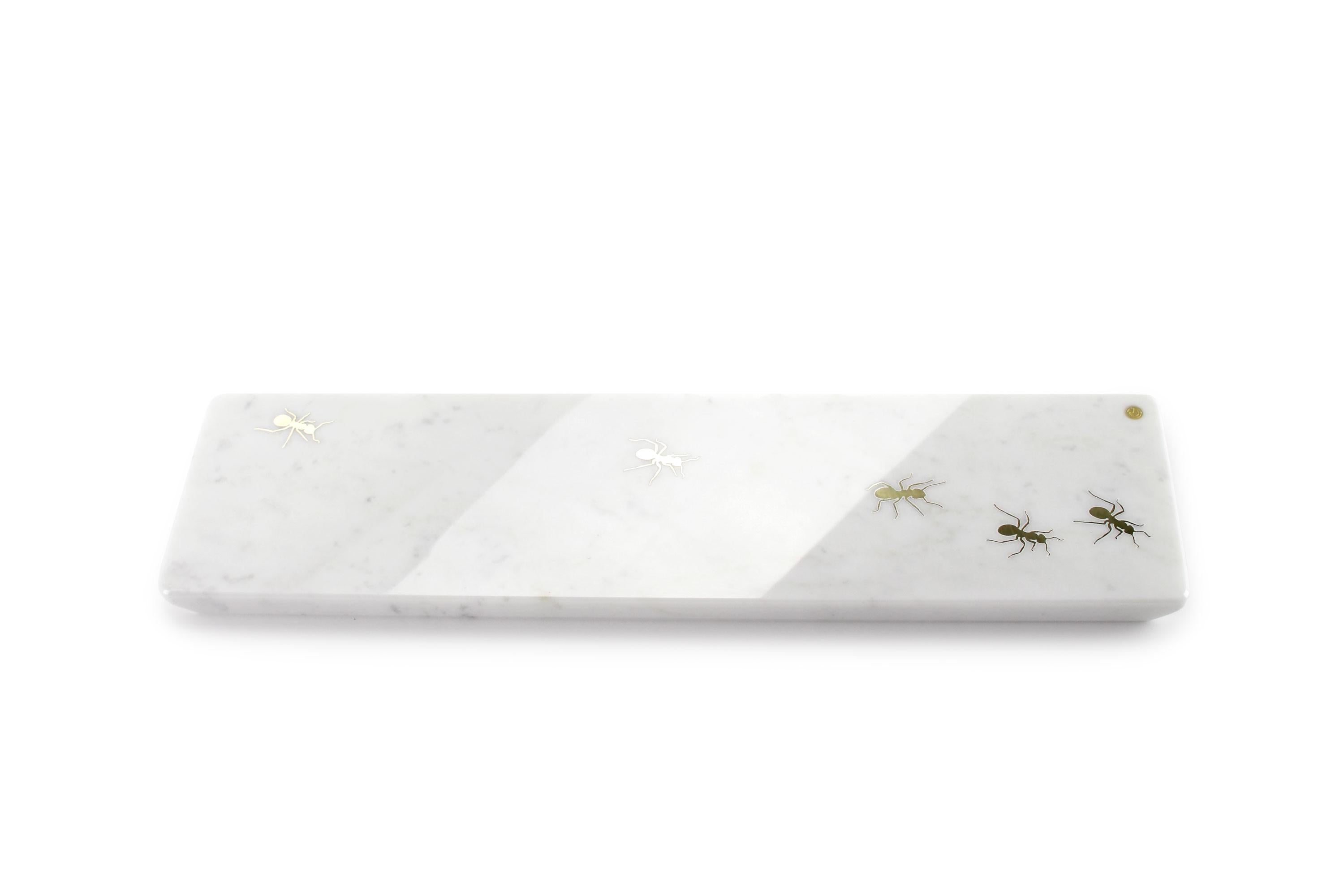 Moderne Plateaux de service en marbre blanc de Carrare incrusté de laiton Italie en vente