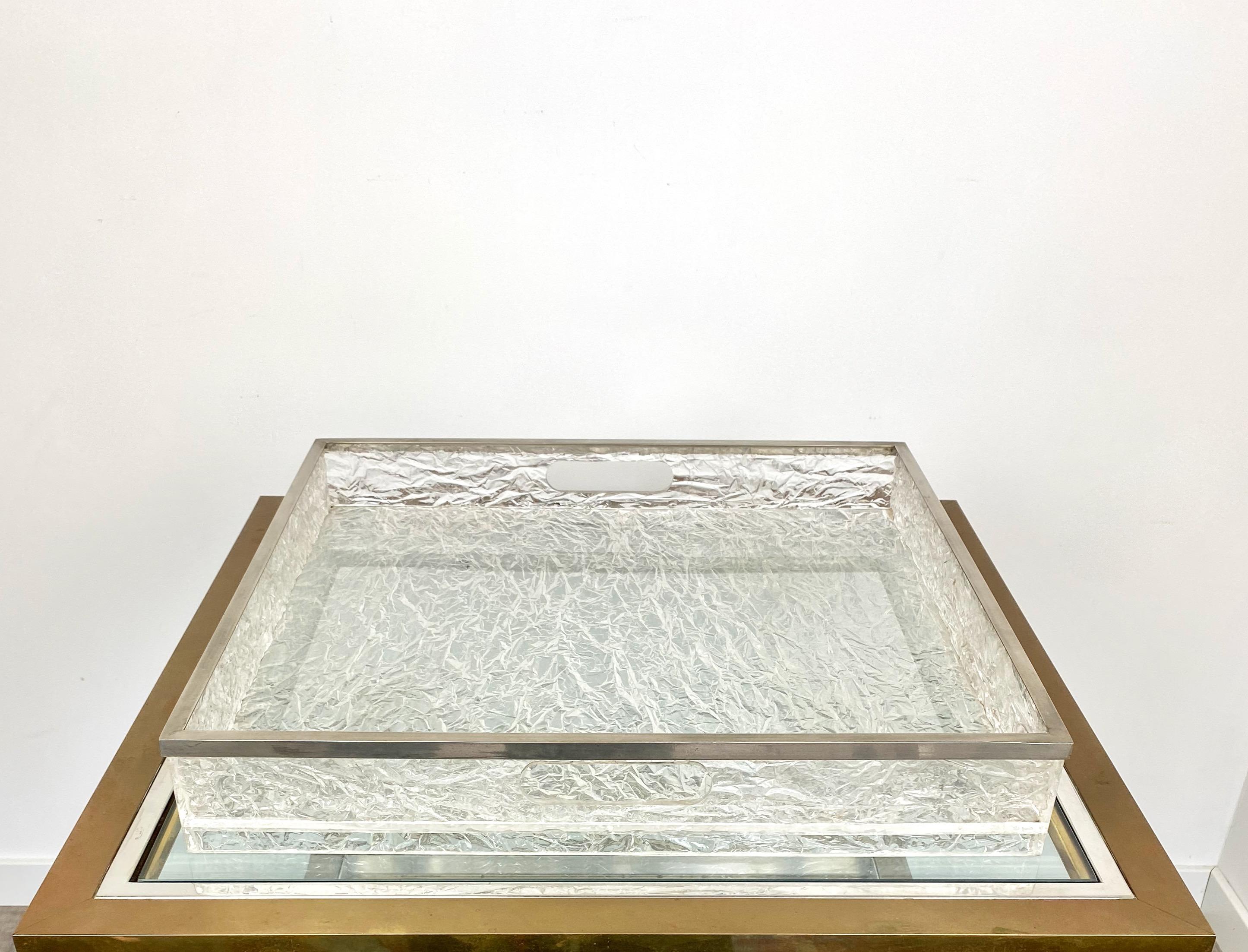 Centerpiece serving tray in ice effect Lucite and nickel frame attributed to the Italian designer Willy Rizzo, circa 1970.