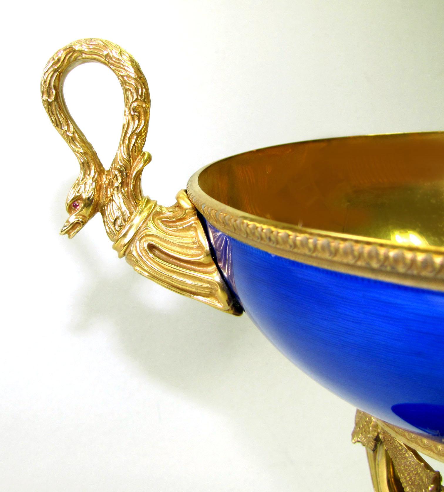 Centerpiece winged lions blue fired enamel sterling silver Salimbeni In condizioni ottime in vendita a Firenze, FI
