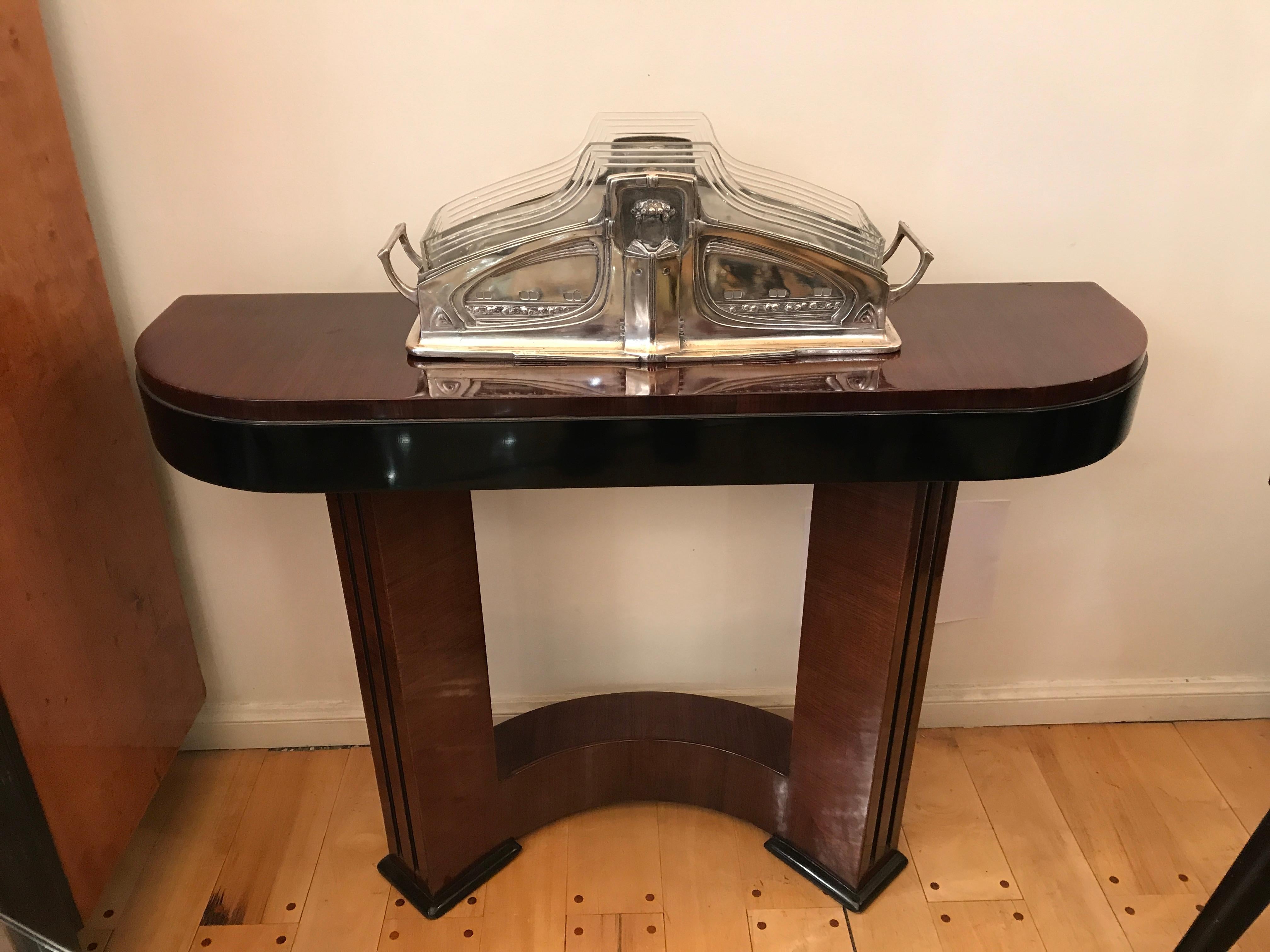 Centerplace, wmf, tedesco

Dal 1982 siamo specializzati nella vendita di oggetti in stile Art Déco, Art Nouveau e Vintage. Per qualsiasi domanda siamo a vostra disposizione.
Premendo il pulsante 