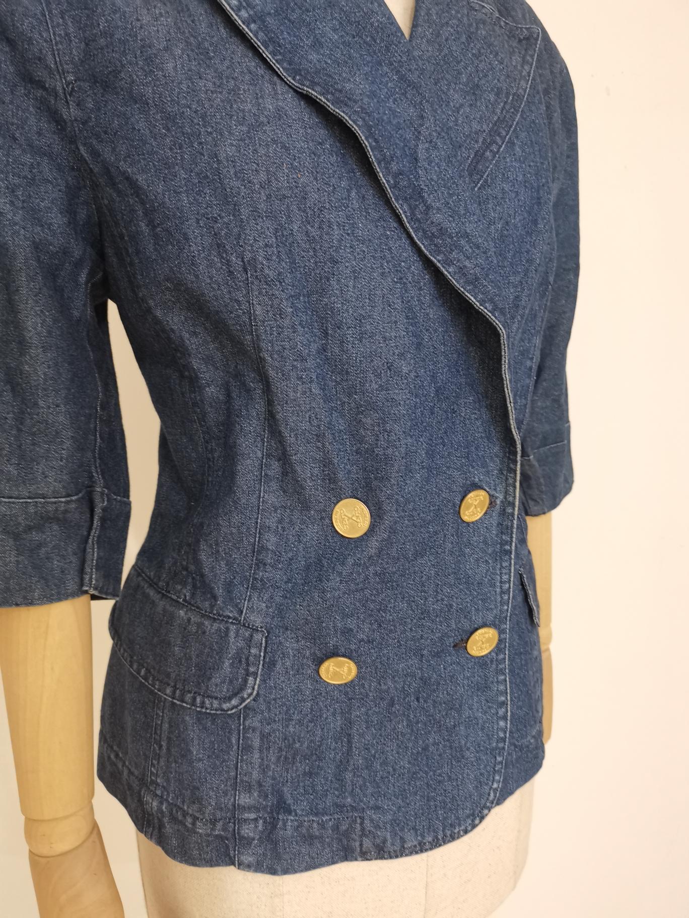 CentoxCento Iceberg denim jacket
size 48 it
totally made in italy
total lenght 66 cm
shoulder to hem 38 cm