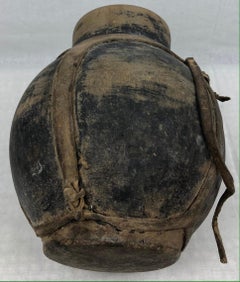 Maceta tribal centroafricana o jarrón de madera marrón neutro