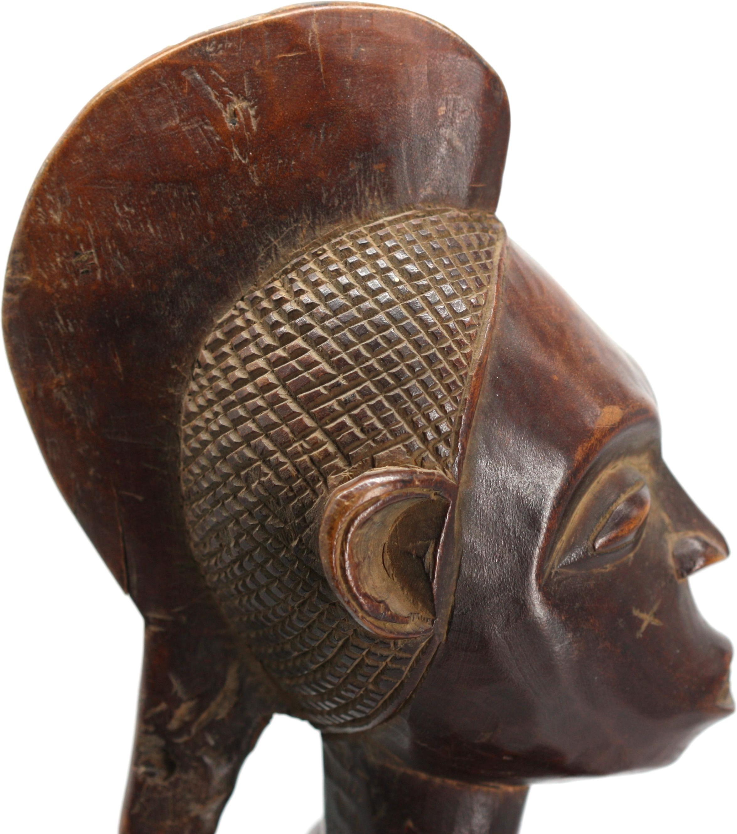 Legno Figura di maternità in Wood dell'Africa centrale in vendita