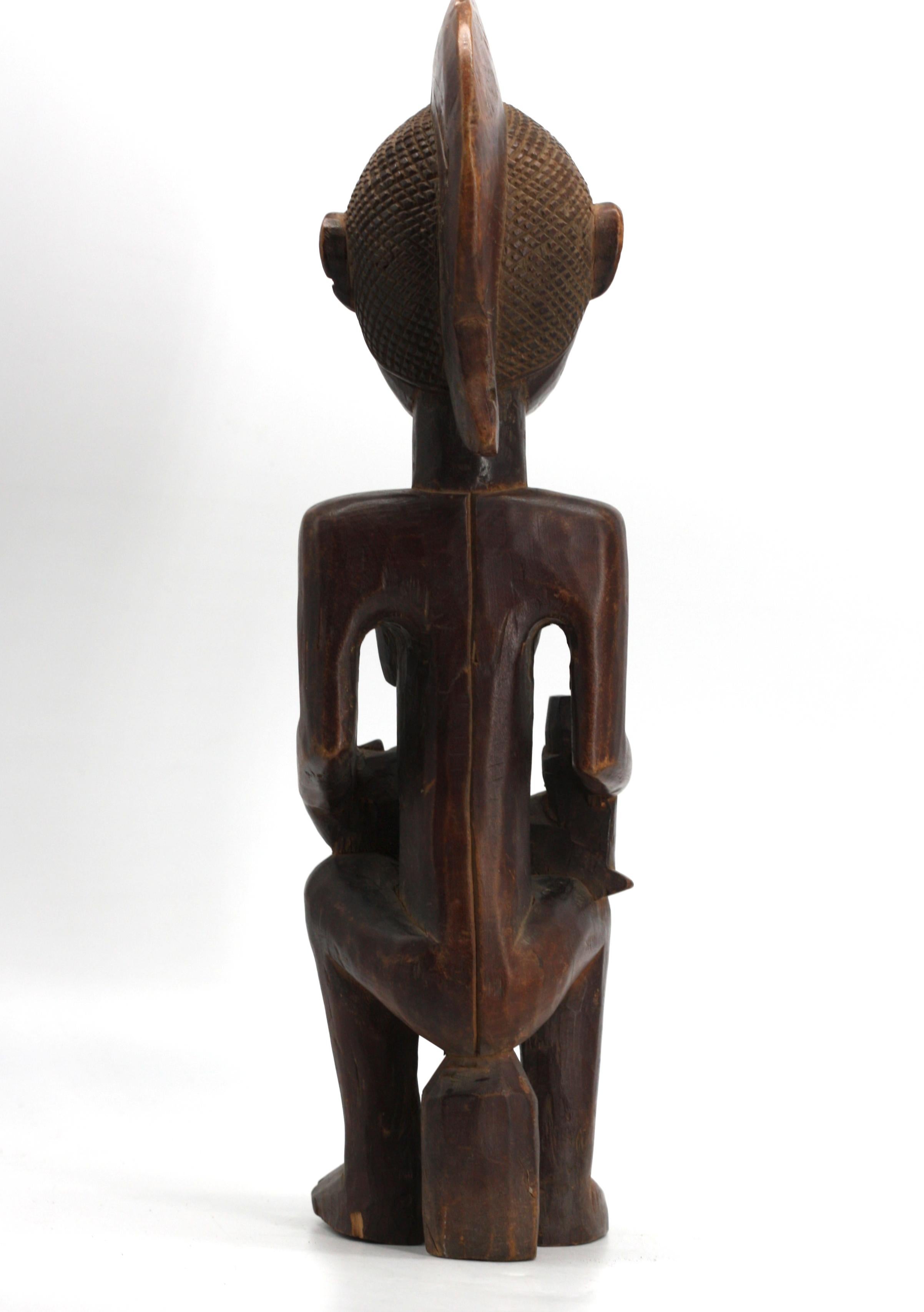 Figura di maternità in Wood dell'Africa centrale in vendita 1