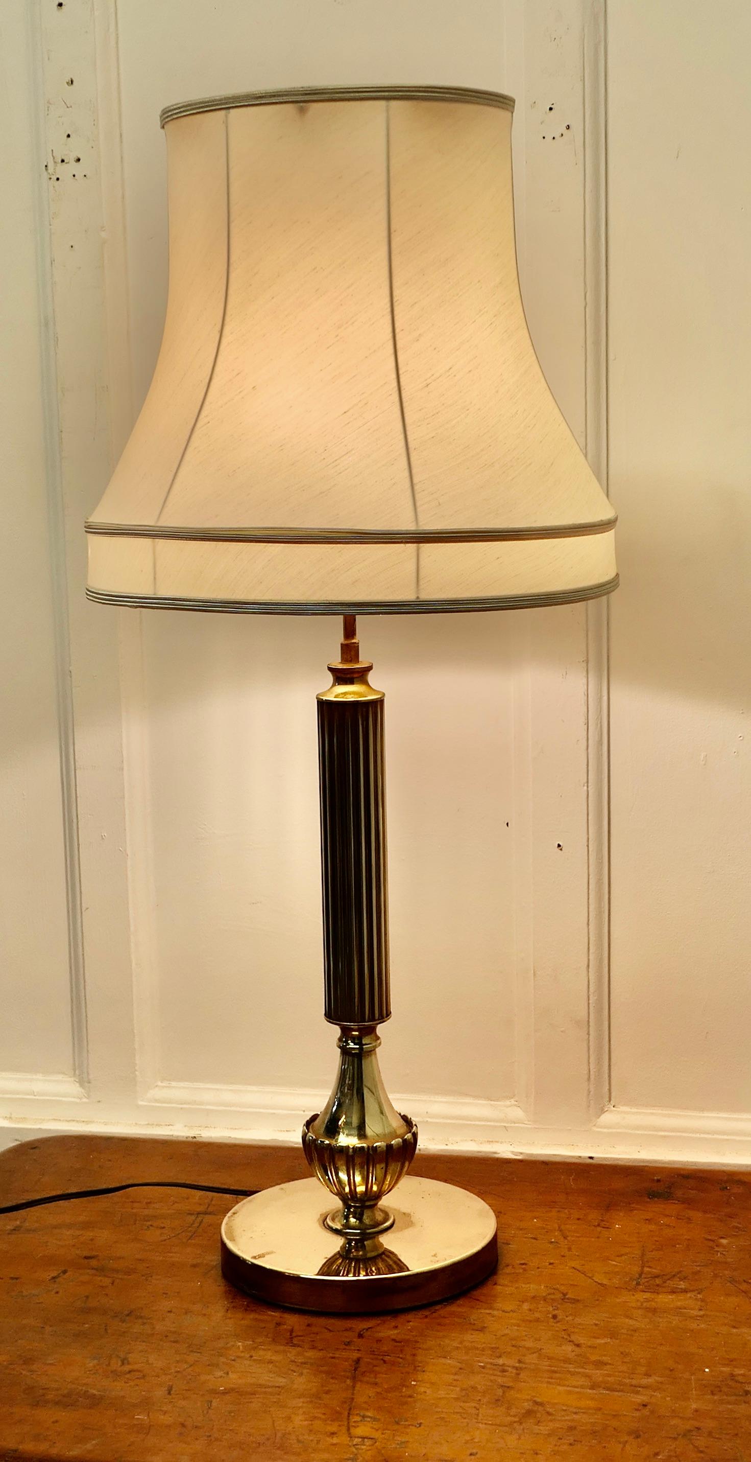 Central Brass Column Table Lamp In Good Condition For Sale In Chillerton, Isle of Wight