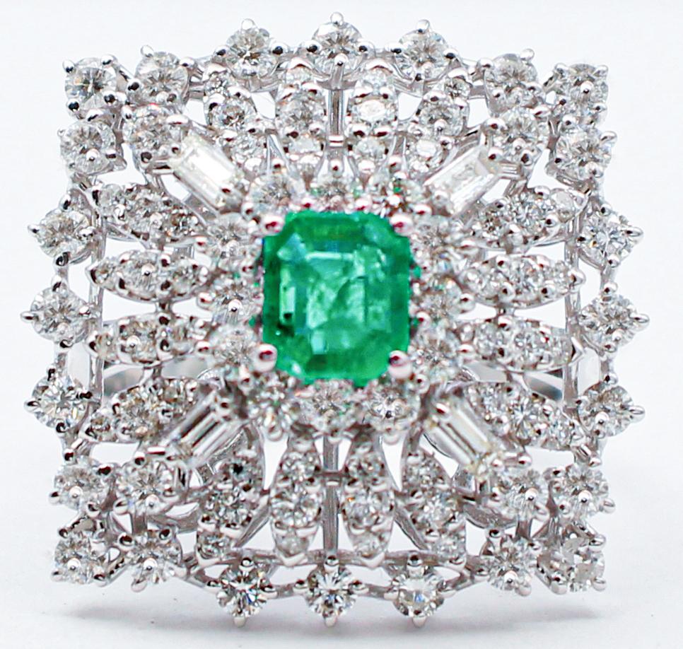 Retro Central Emerald, Diamonds, 18 Karat White Gold Ring For Sale