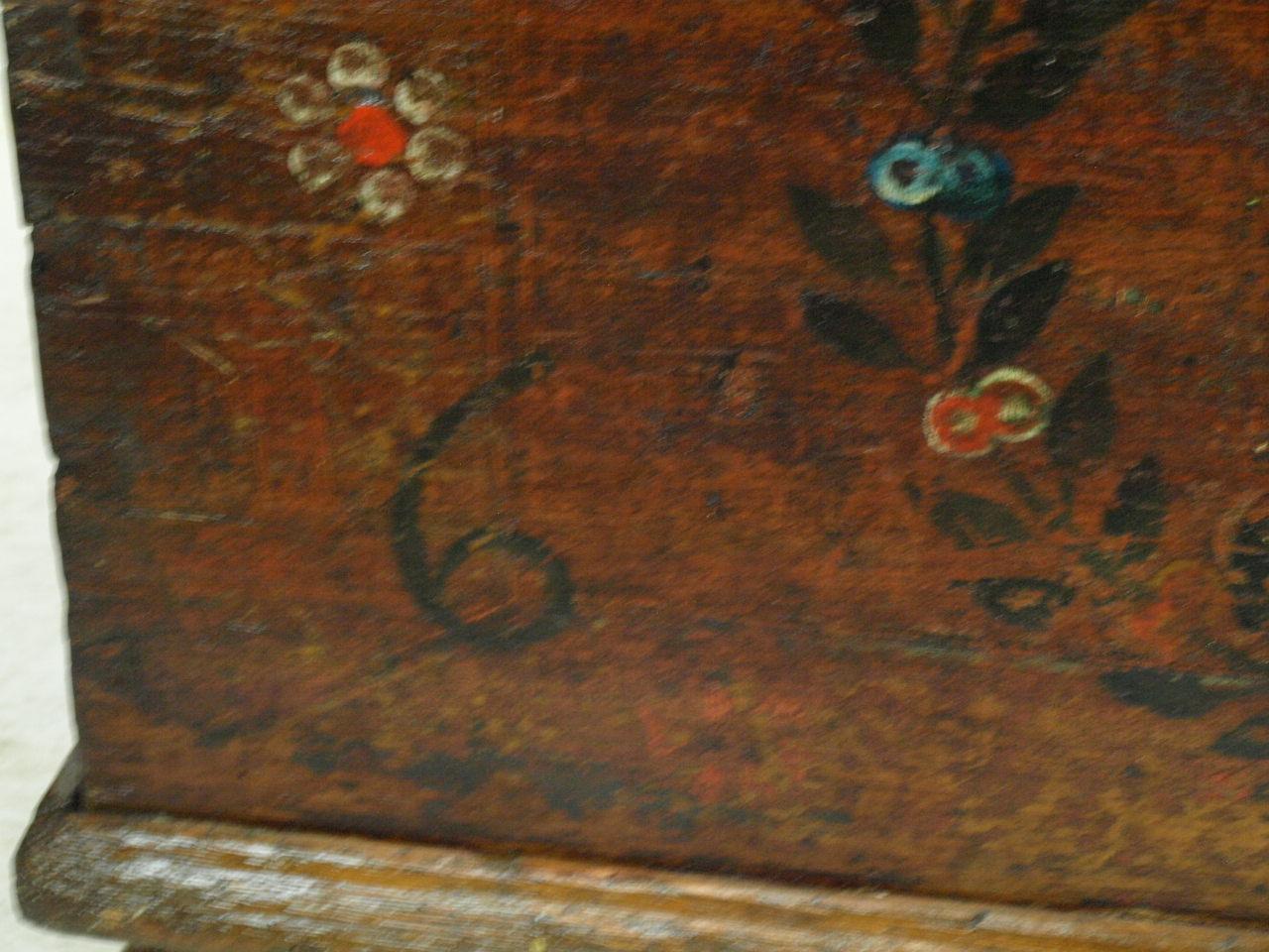 Arcón de mantas pintado centroeuropeo 7