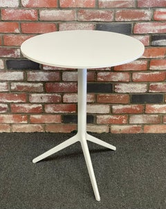 Mesa Central "Flip" Blanca de Ronan y Erwan Bouroullec para Magis