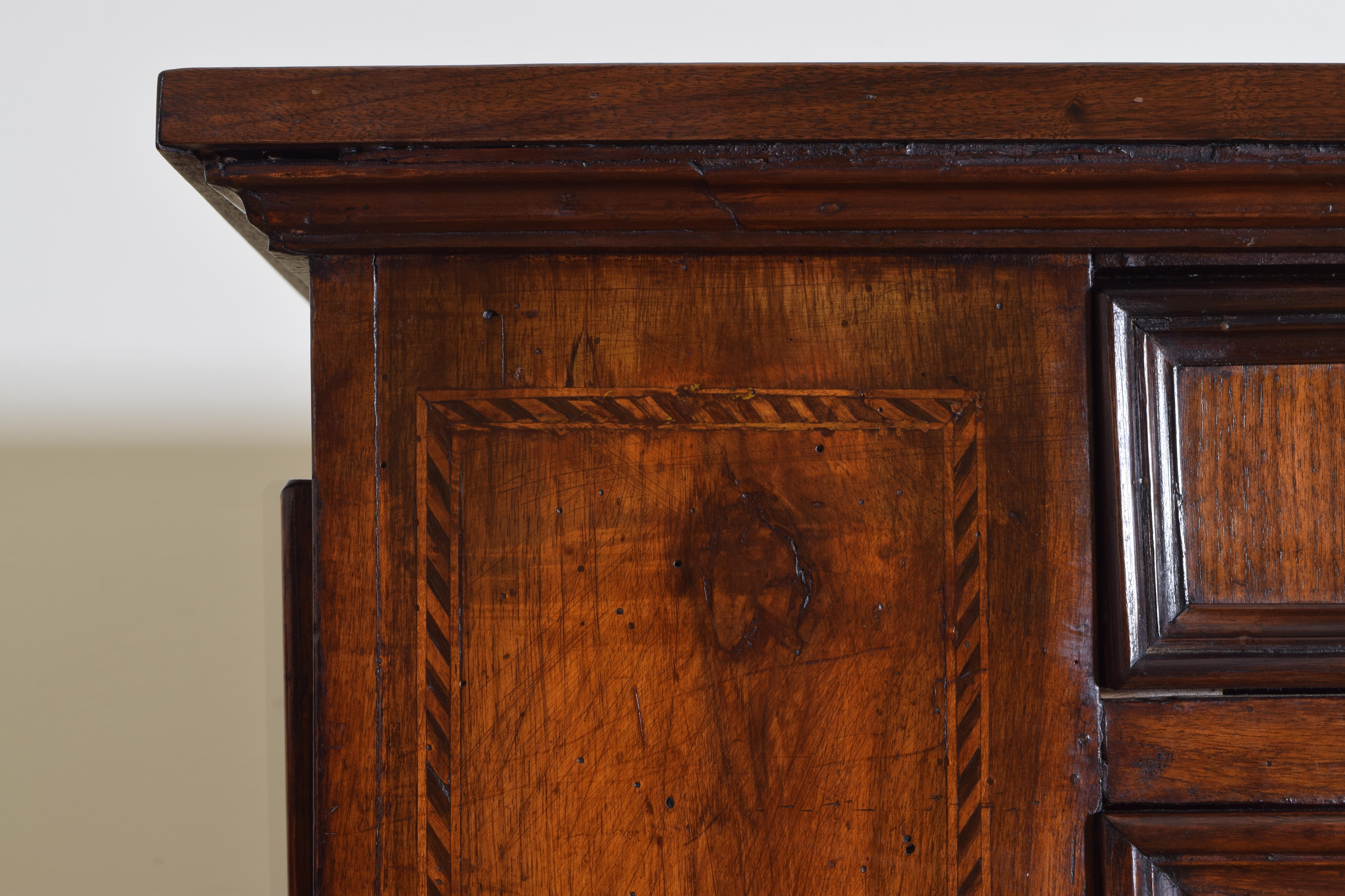 Central Italian Walnut and Inlaid Credenza, Early 19th Century 4