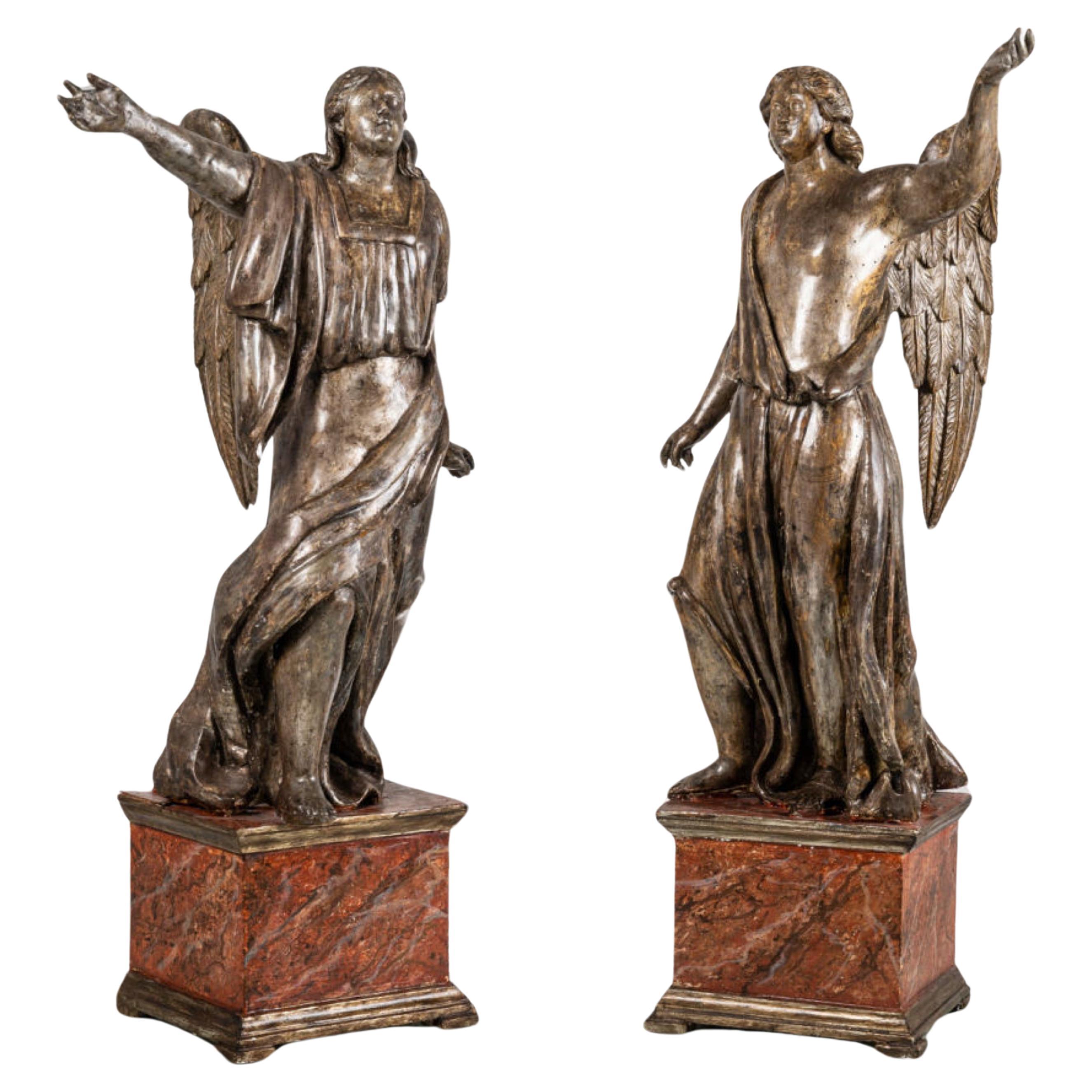Paire de sculptures Louis XIV CENTRAL ITALIE School  "Anges" fin du 17e siècle en vente