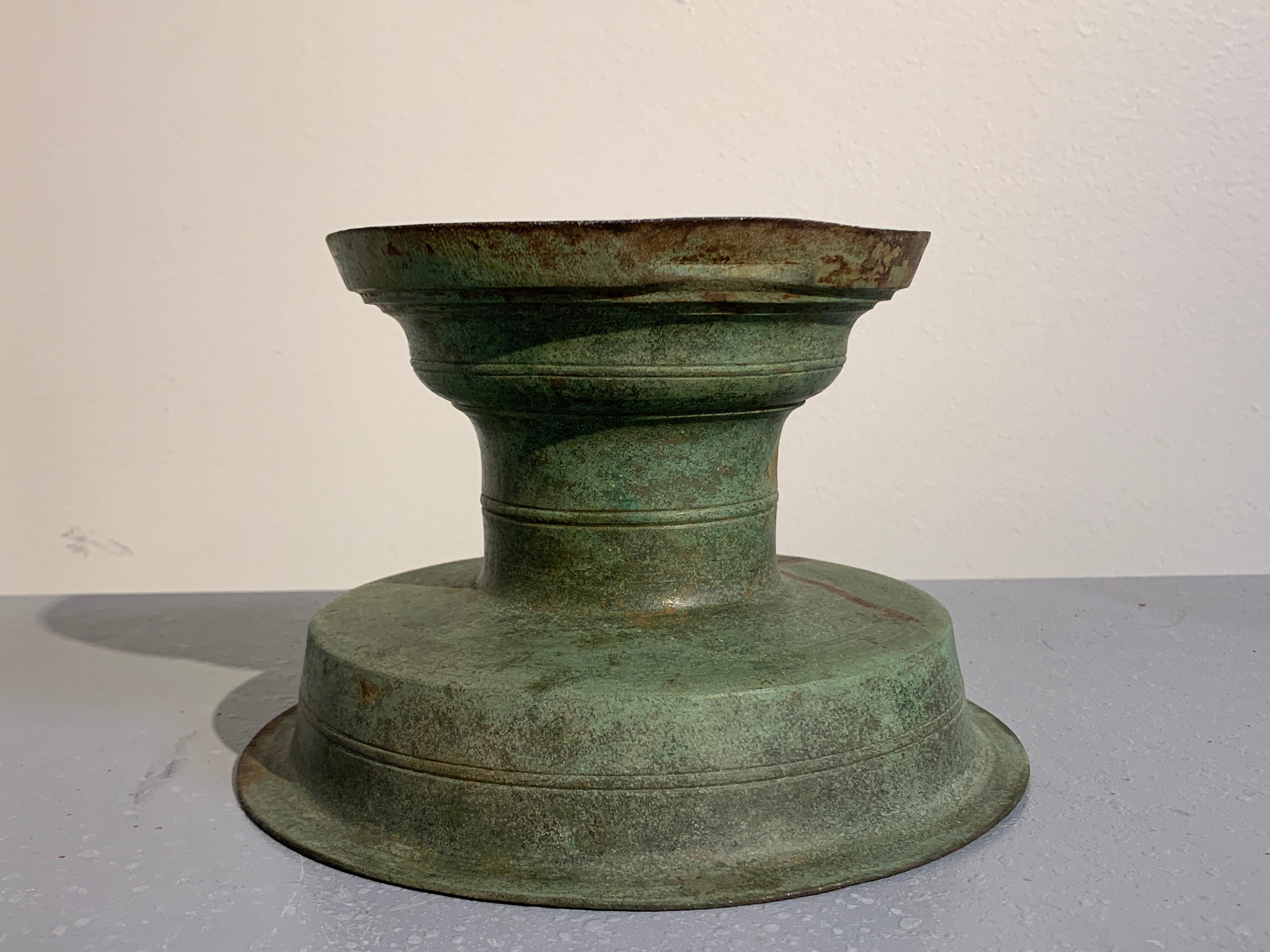 Central Javanese Bronze Footed Offering Vessel, 8th-10th Century For Sale 5