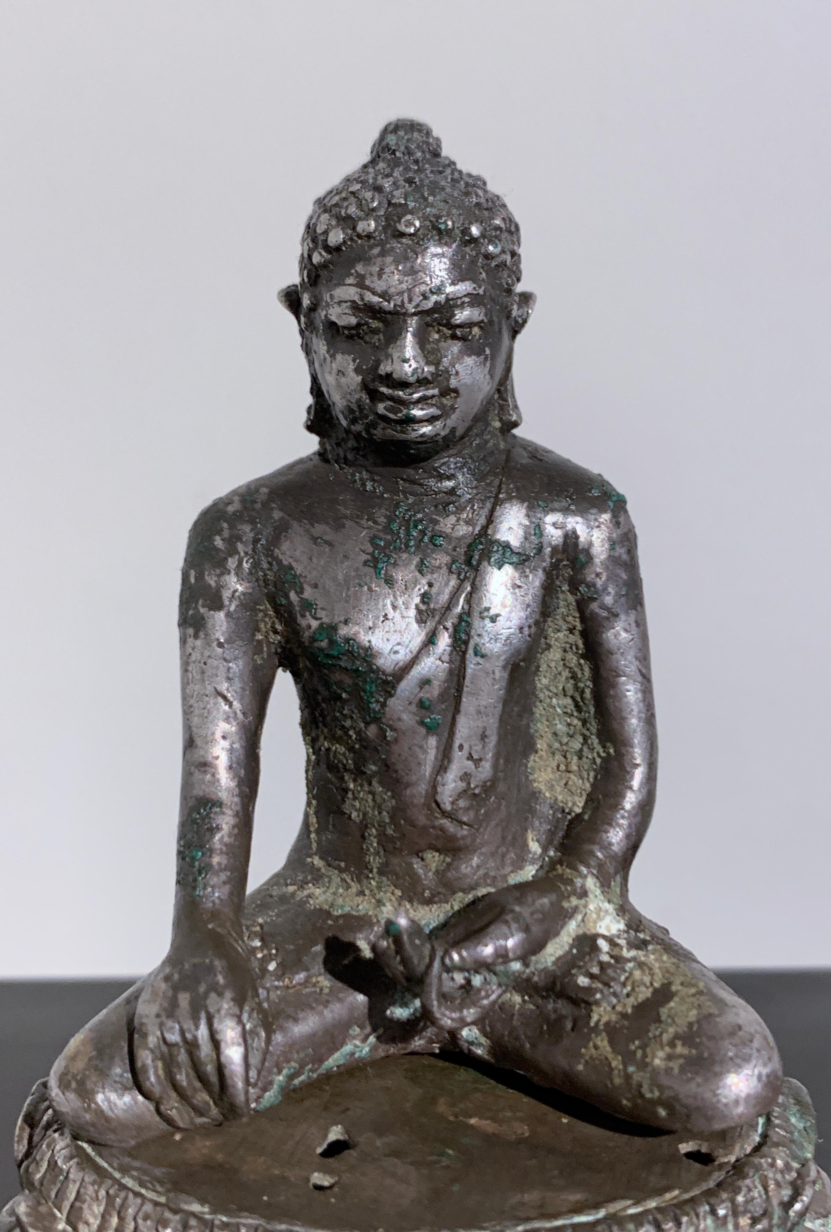 Central Javanese Cast Silver Transcendent Buddha, 9th-12th Century, Indonesia For Sale 1