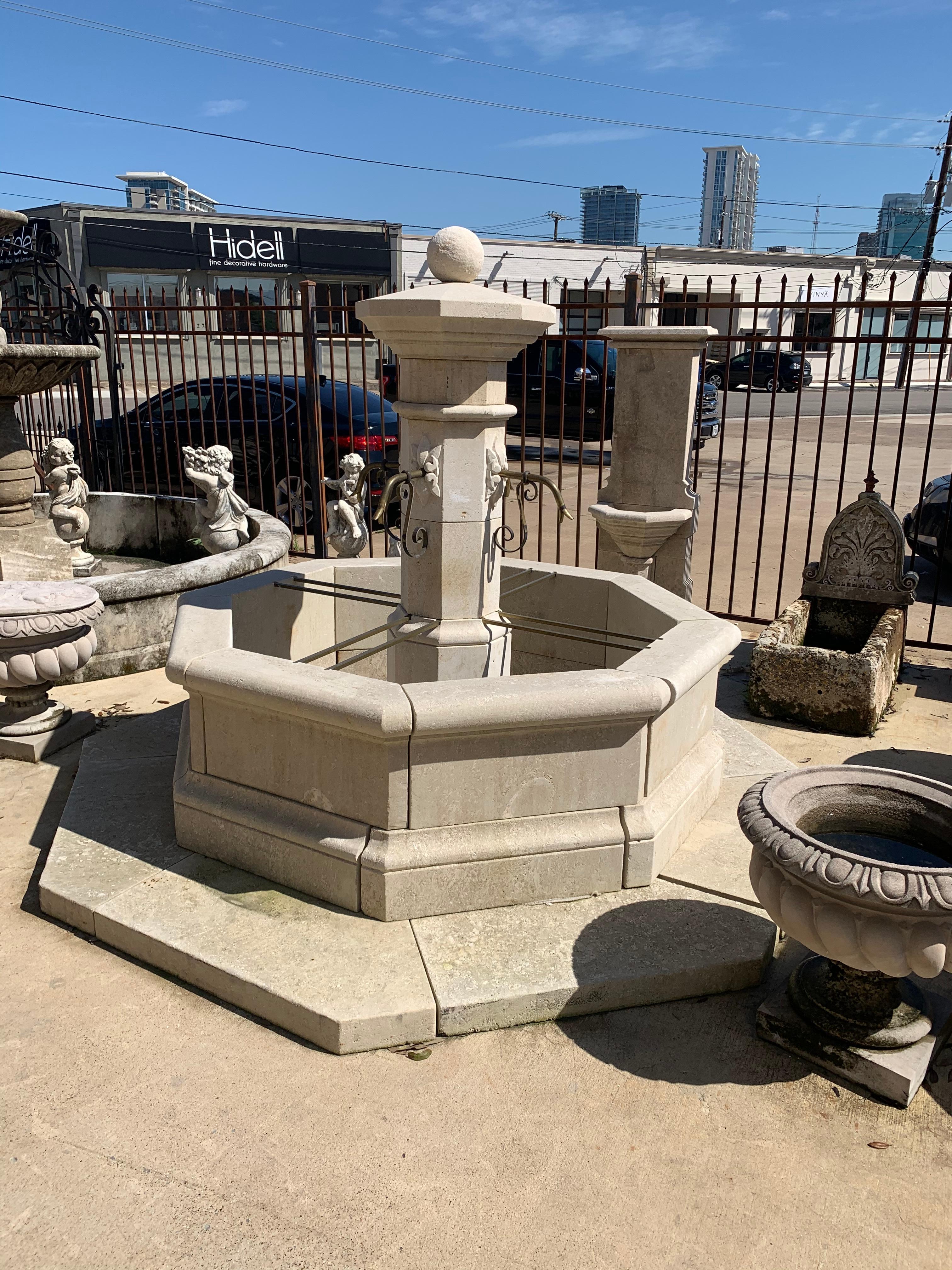 Centrale Octo Limestone Fountain In Good Condition In Dallas, TX