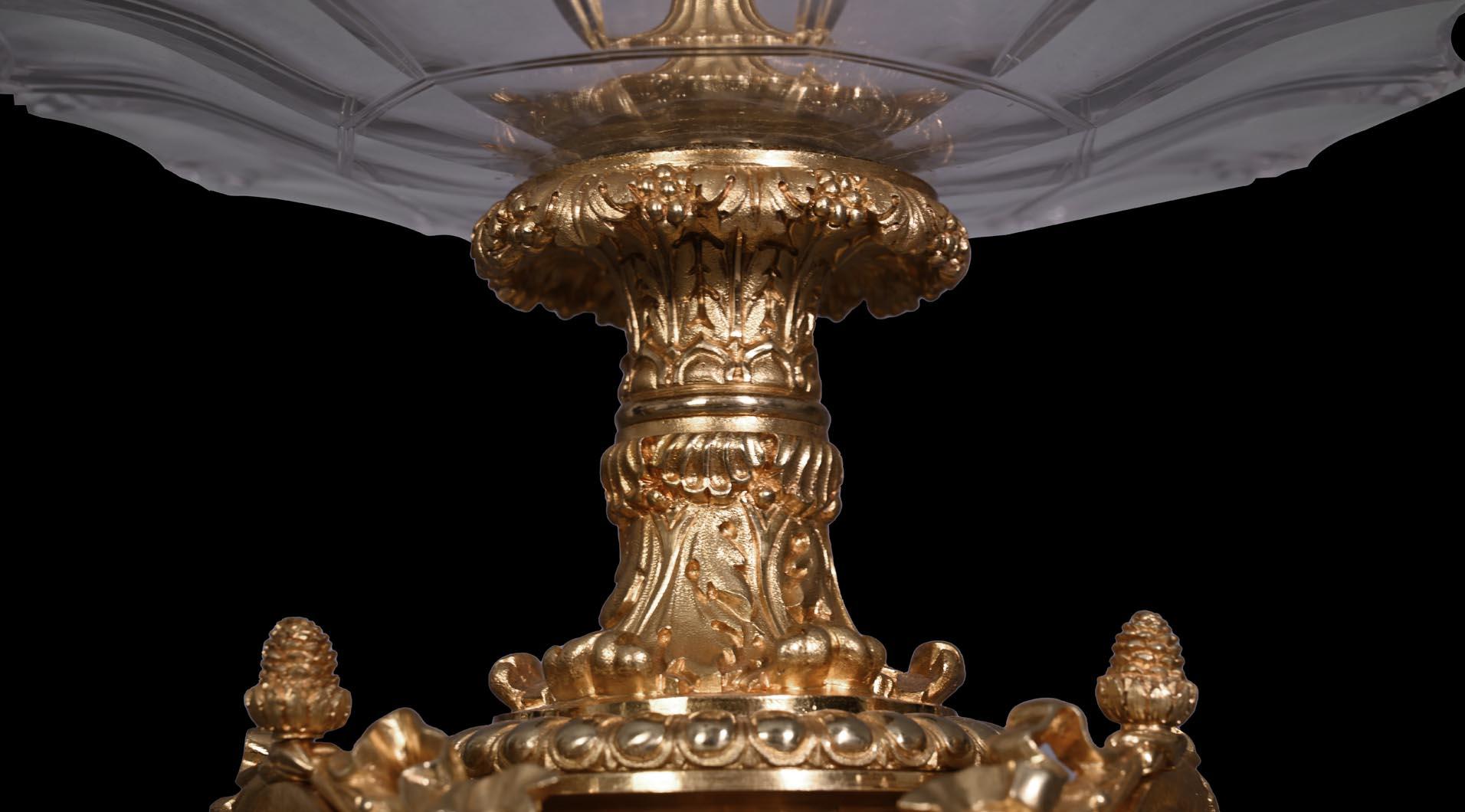Centro de mesa de estilo Napoléon III en bronce dorado y cristal chapado, verso 185 en Bueno estado para la venta en SAINT-OUEN-SUR-SEINE, FR